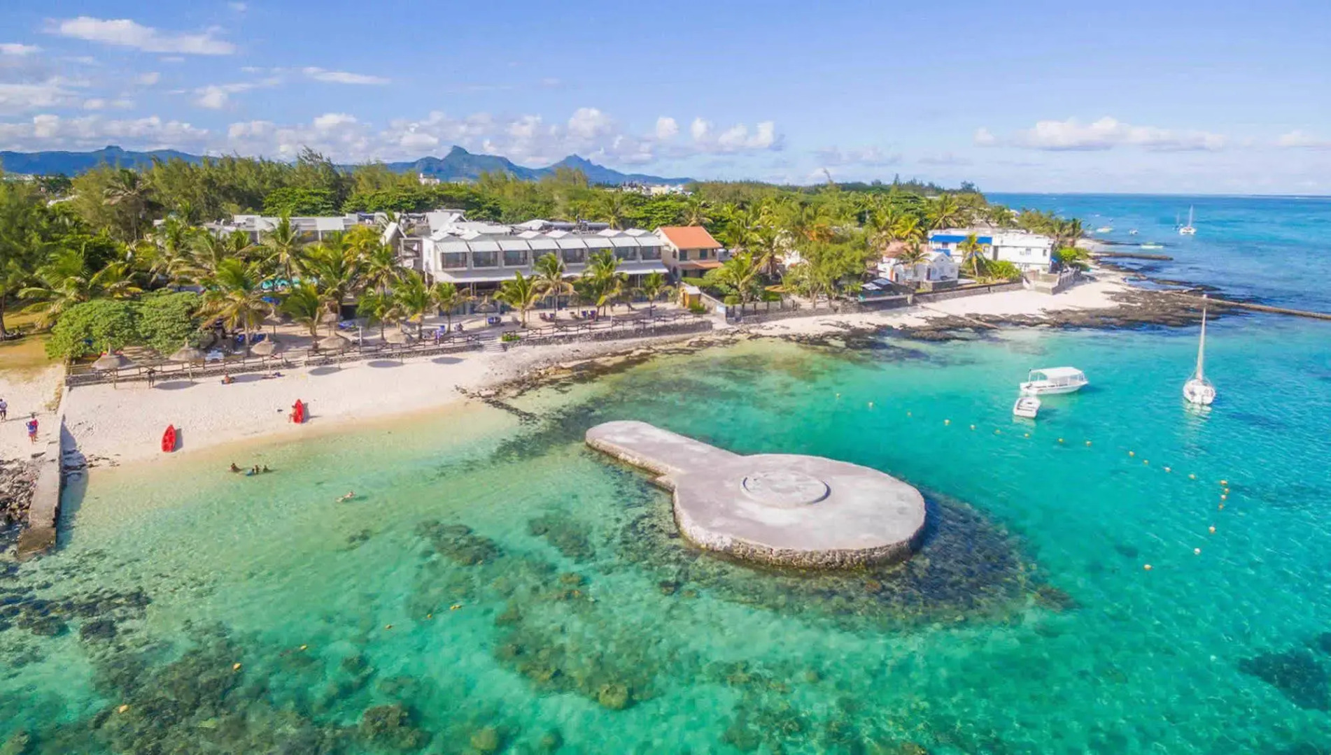 Le Peninsula Bay Beach Resort