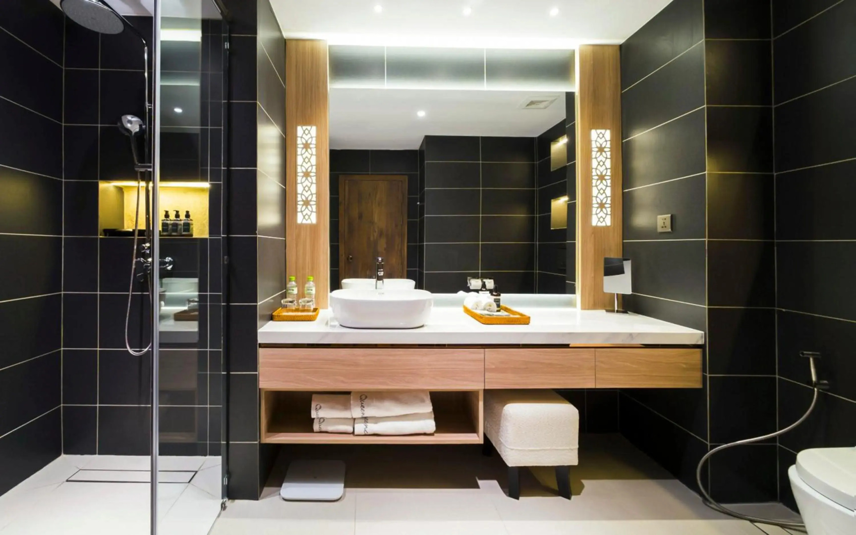 Queenco Hotel & Casino