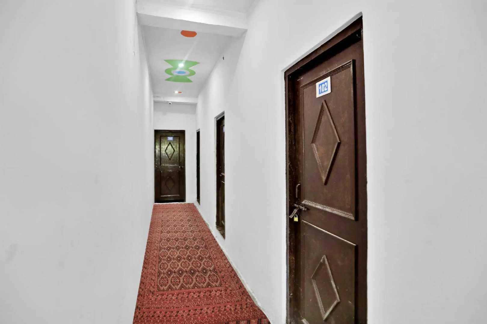 OYO 81465 Shashank Plaza