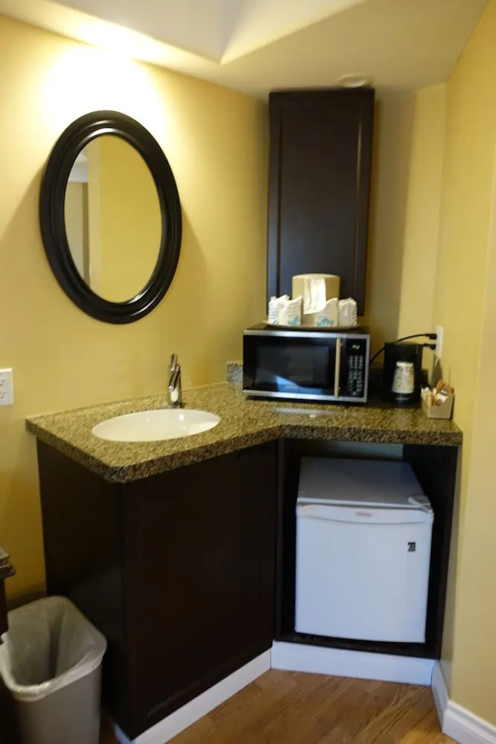 Chateau Louis Hotel & Conference Centre