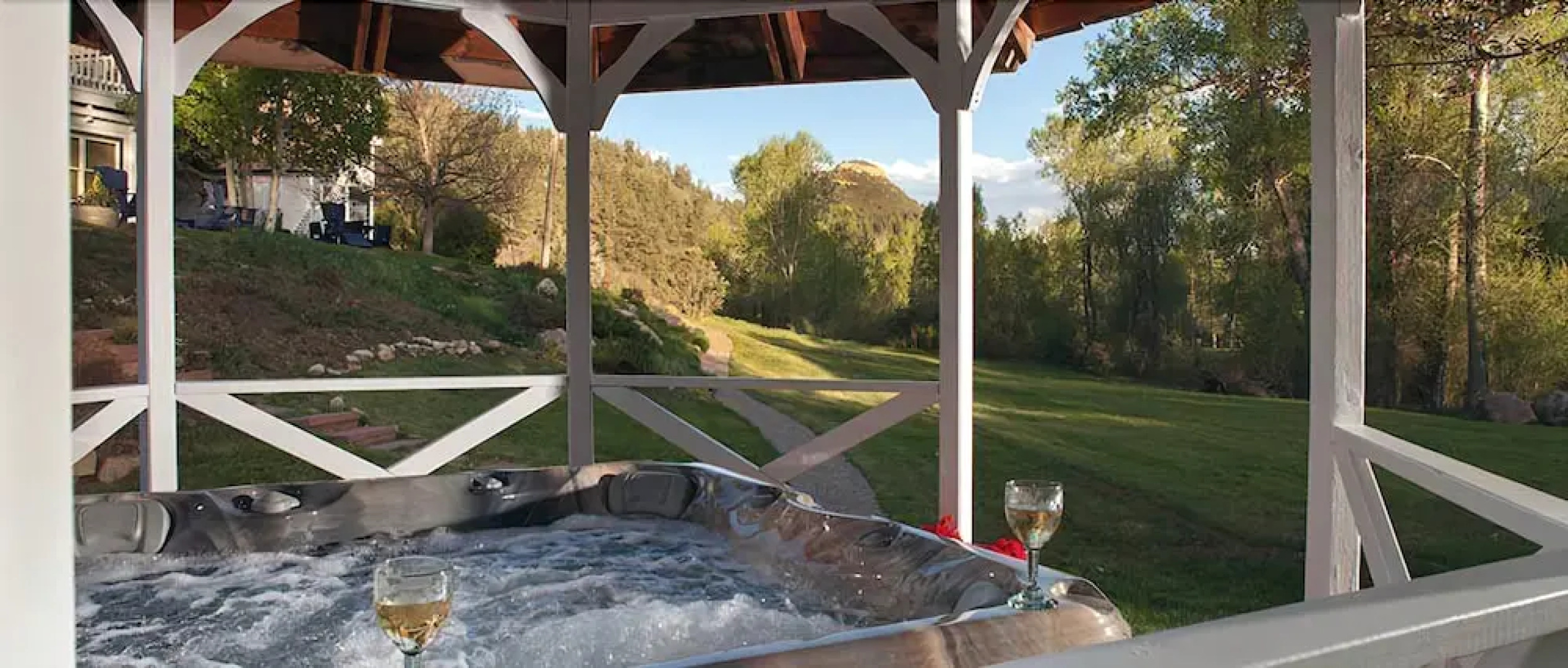 Antlers on the Creek Bed & Breakfast