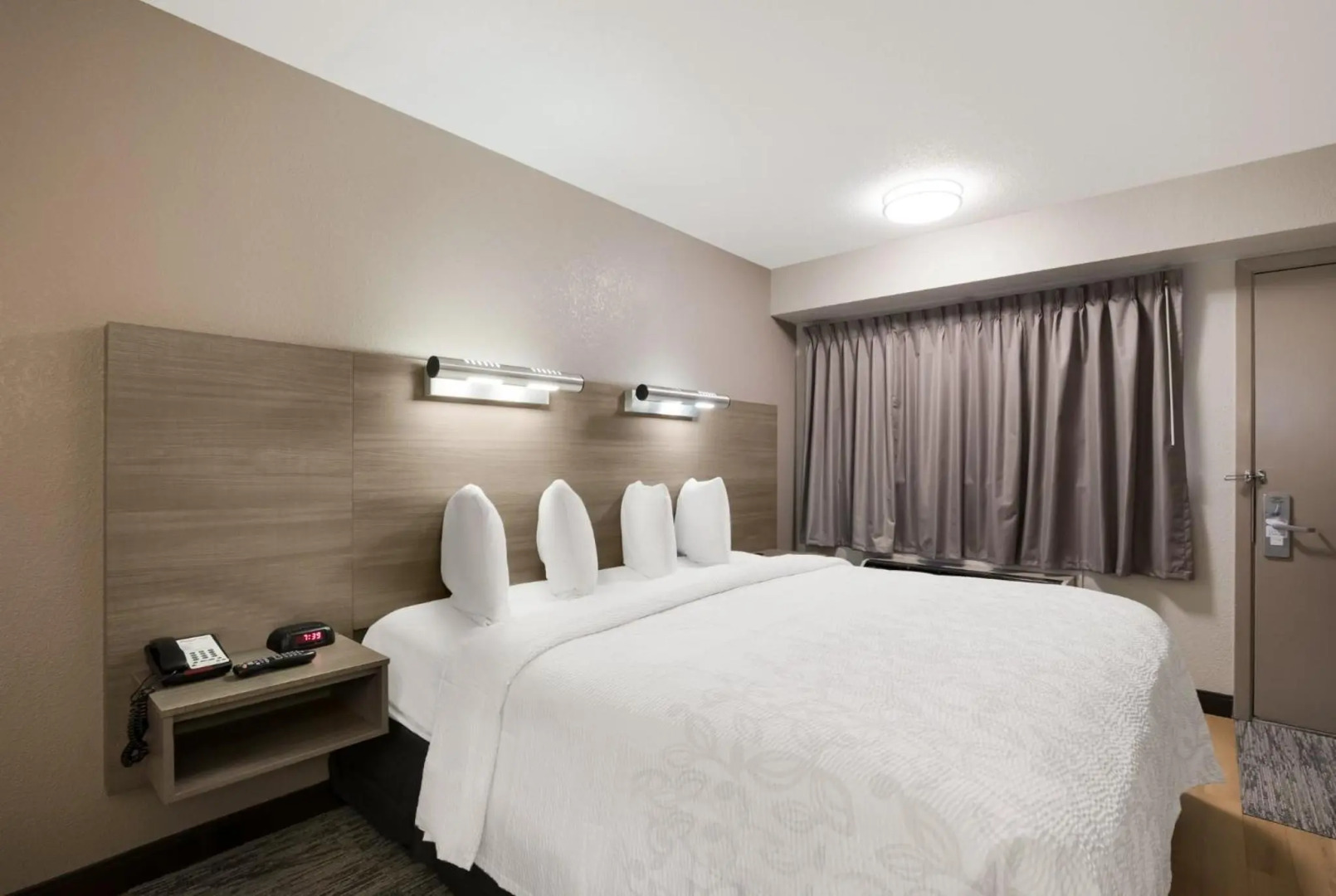 Red Roof Inn PLUS+ Chicago - Naperville