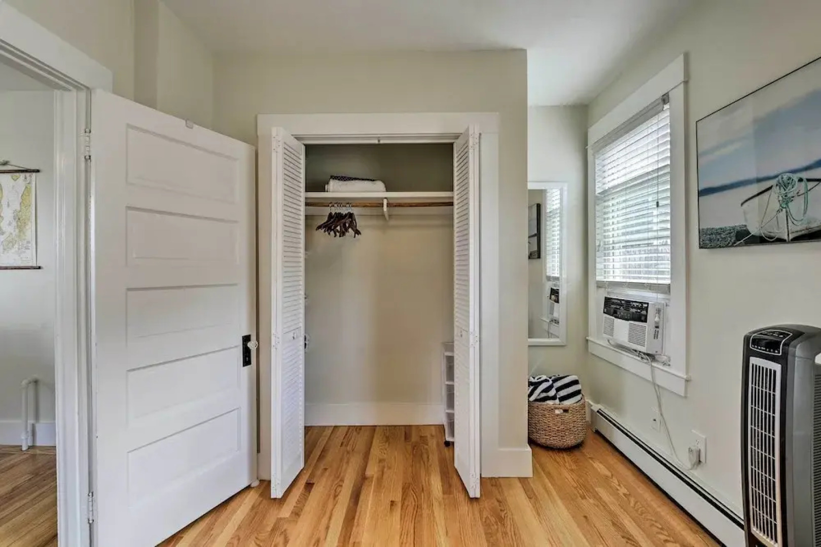 Idyllic Newport Area Cottage - Walk to First Beach