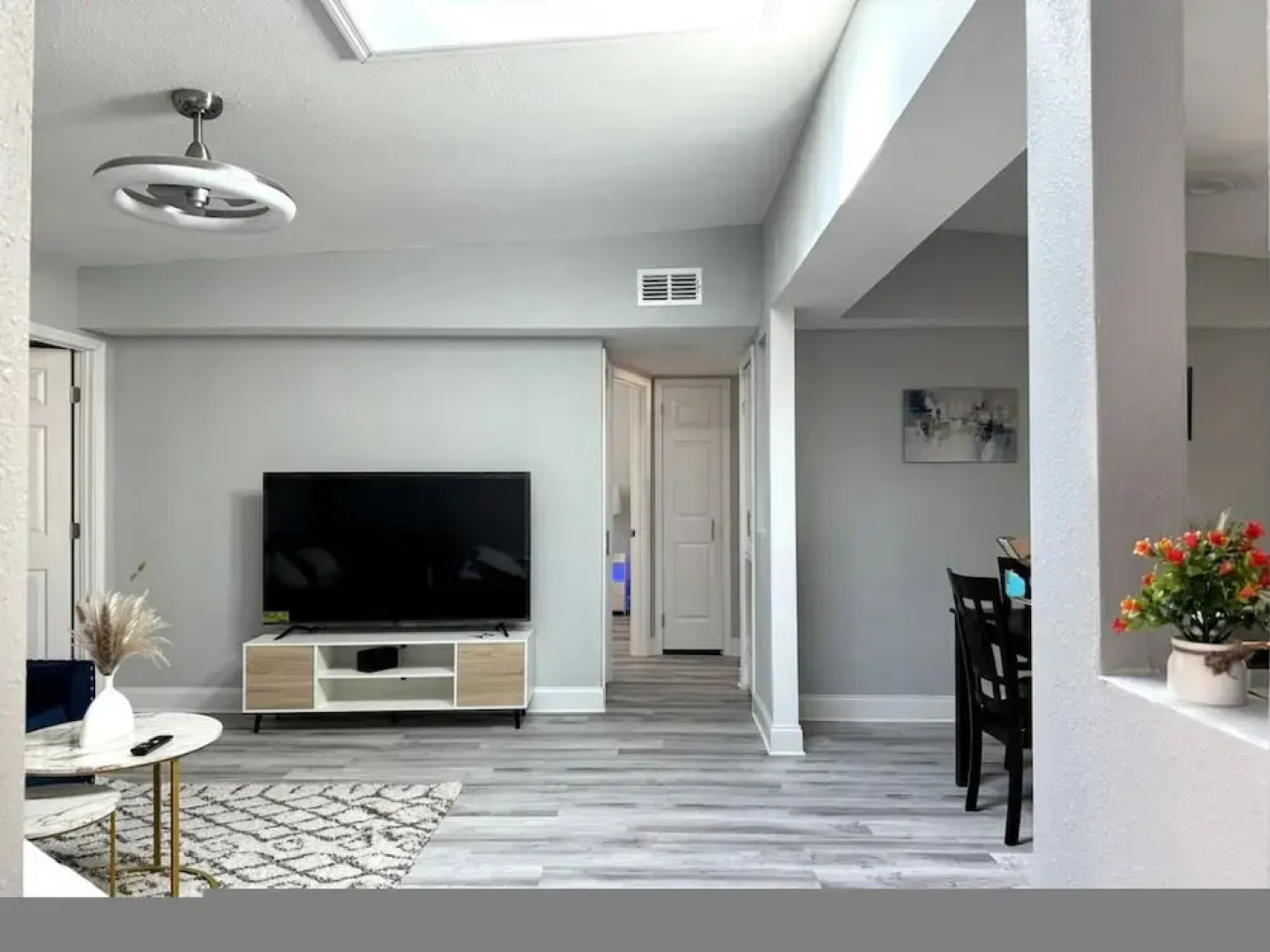 New Fresh House in Seminole Close to Beach