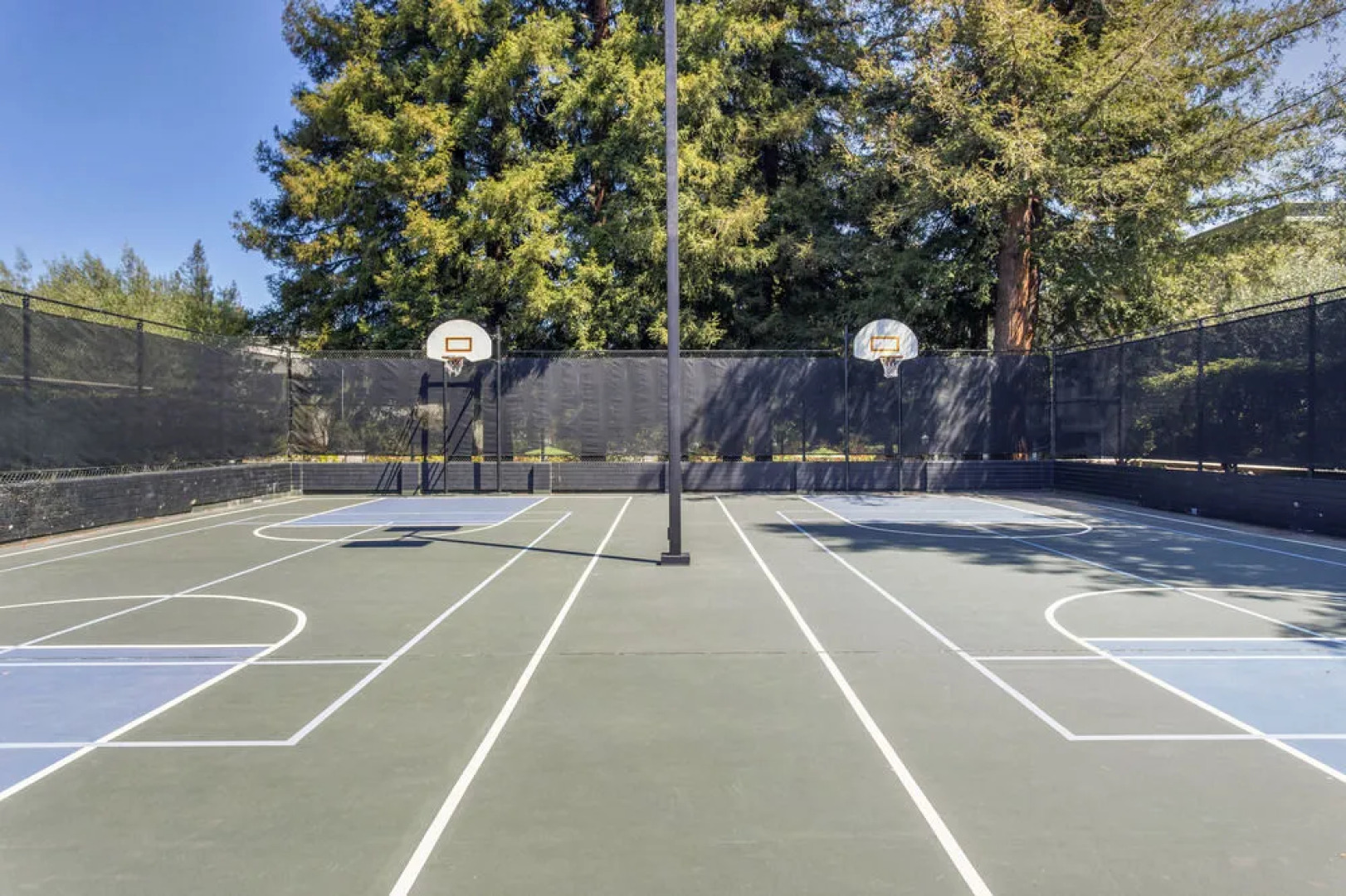 Oakwood Eaves Mountain View at Middlefield