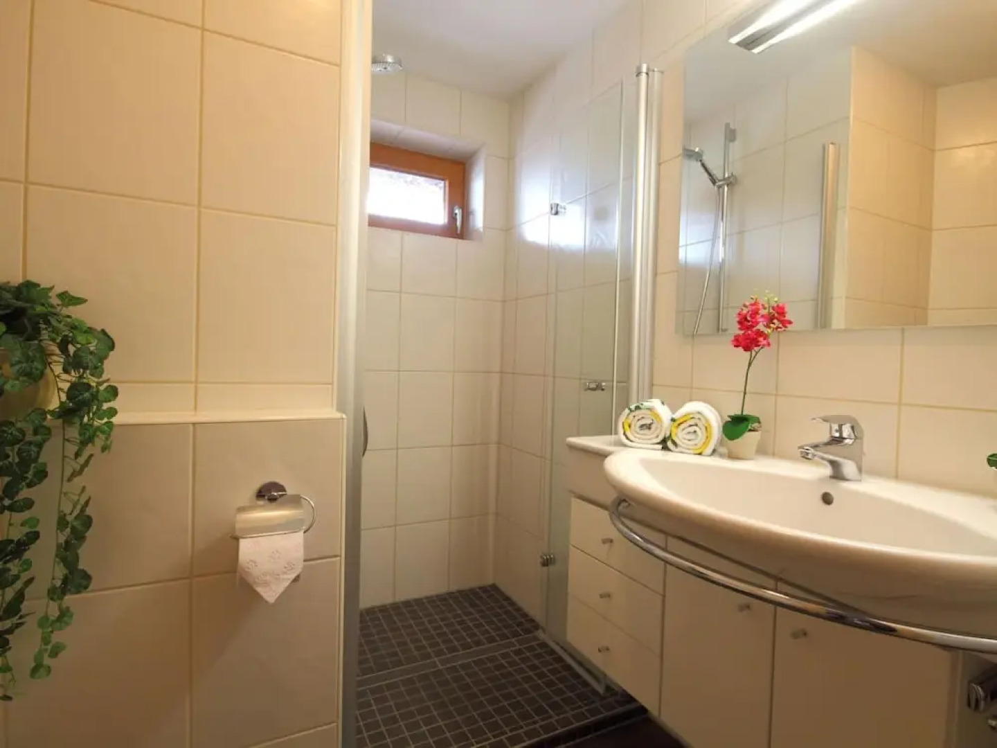 Boutique Apartment With Mountain View