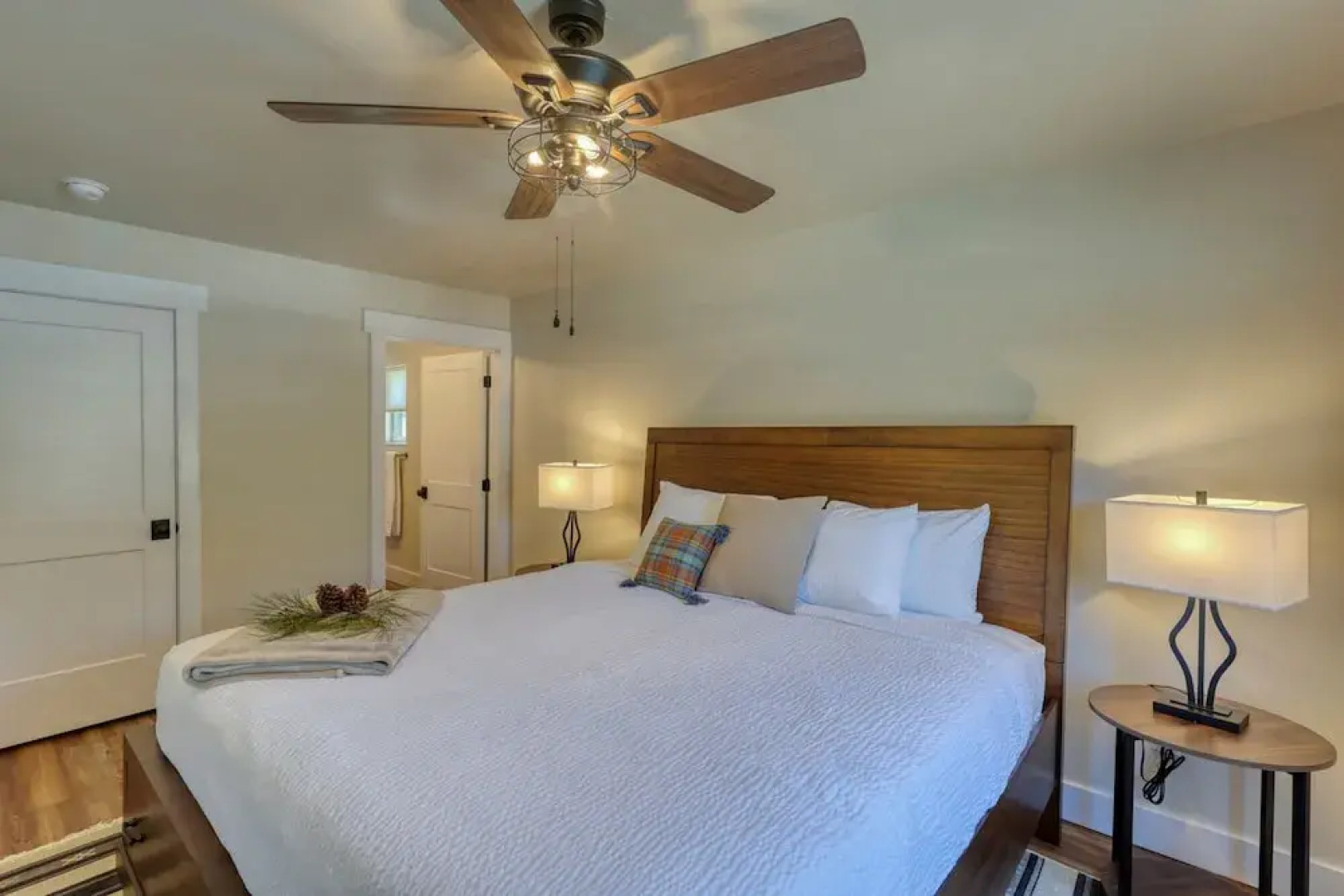 Saddle Up For Luxury - 15 Minutes to Mt Rushmore