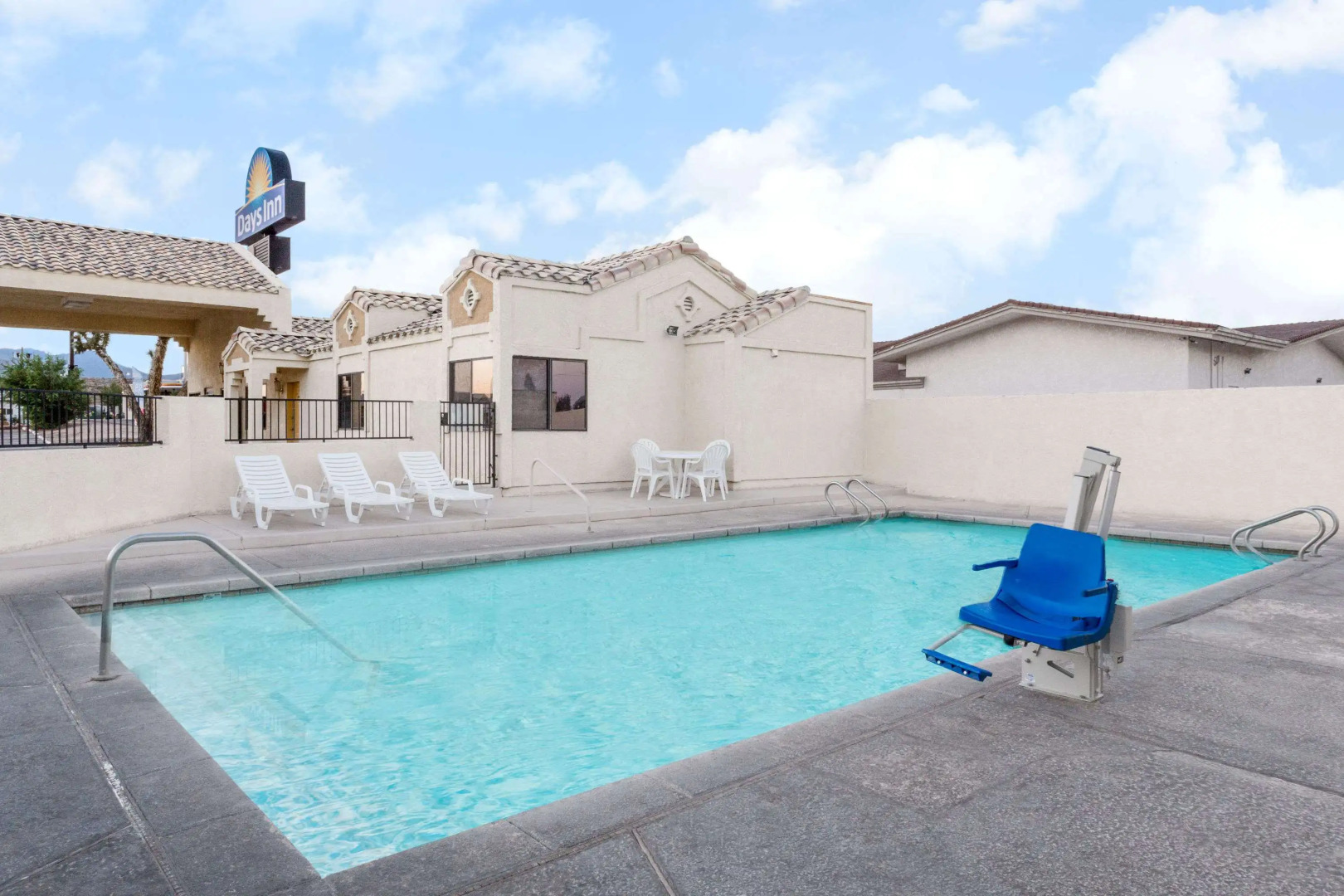 Days Inn by Wyndham Kingman West