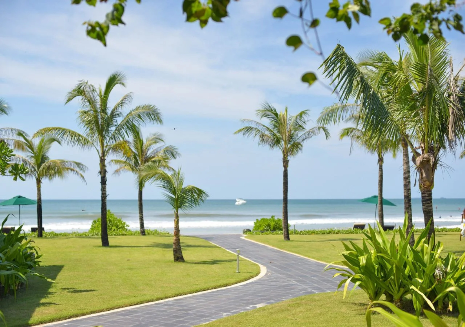 Ngwe Saung Yacht Club & Resort