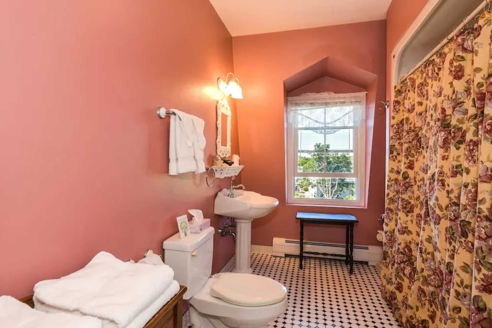 Payne's Harbor View Inn