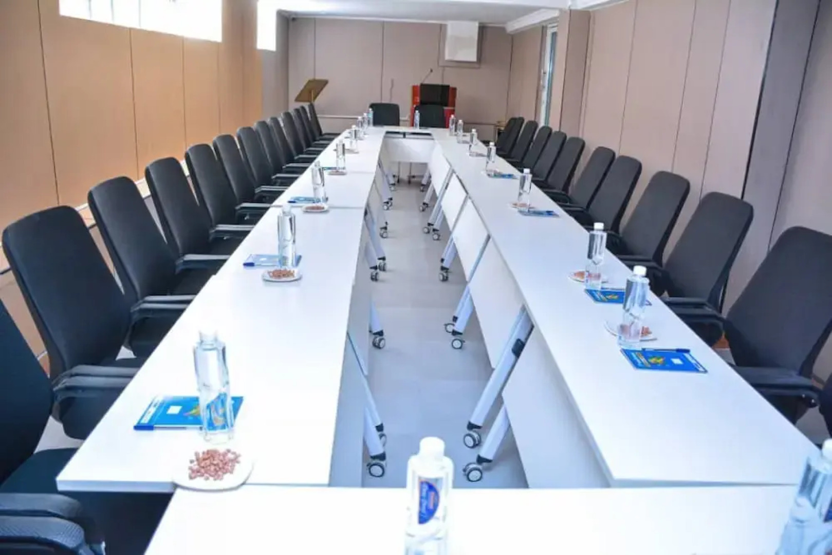 Unique Royal Hotel And Suites