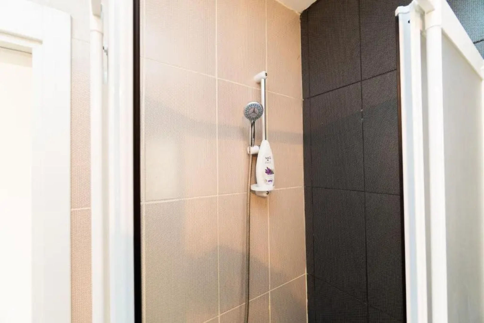 Spacious Three-Bedroom Apartment with Sea View A4