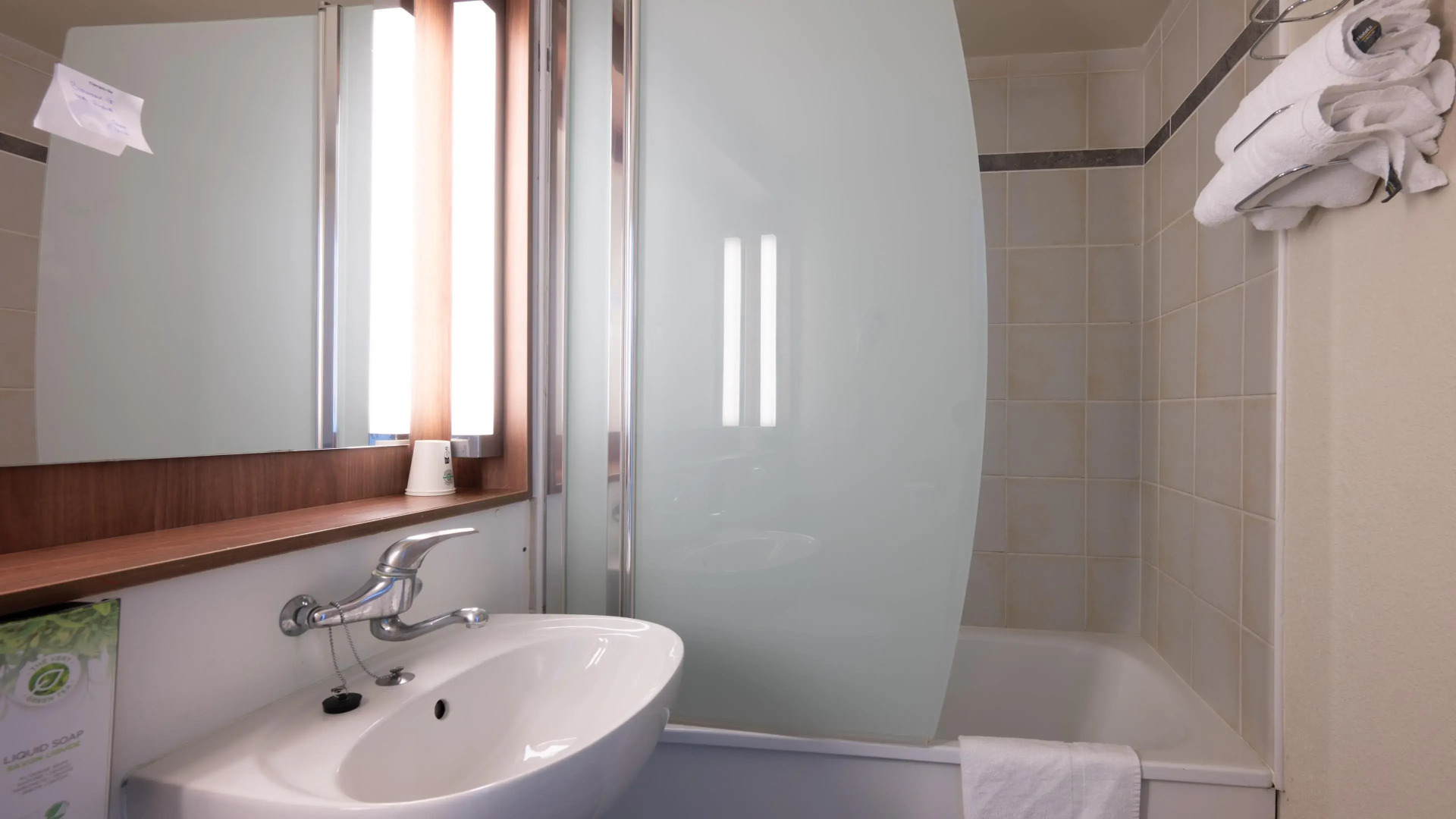 Campanile NATURE - Paris Ouest Gennevilliers Port