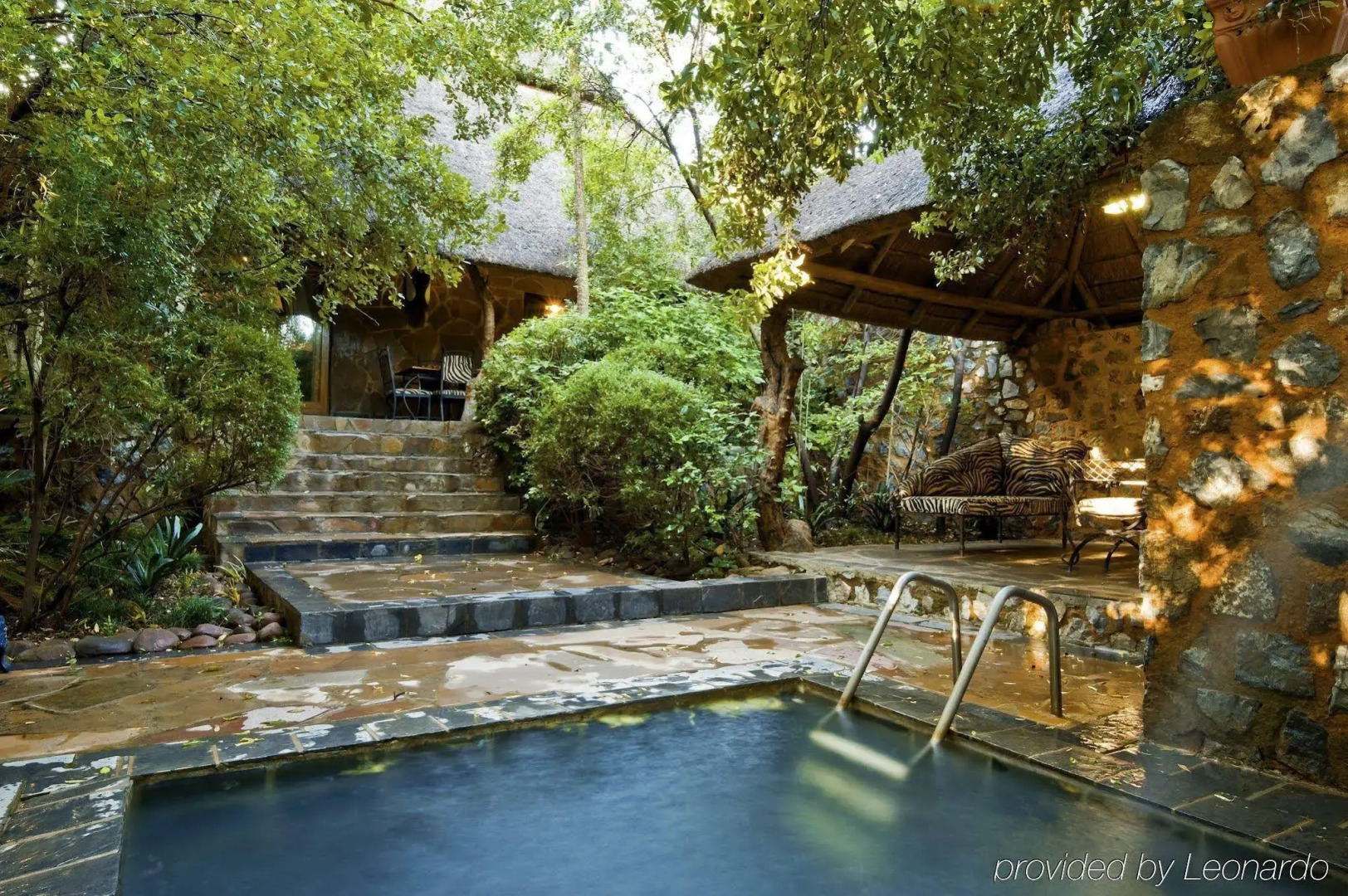 Misty Hills Country Hotel