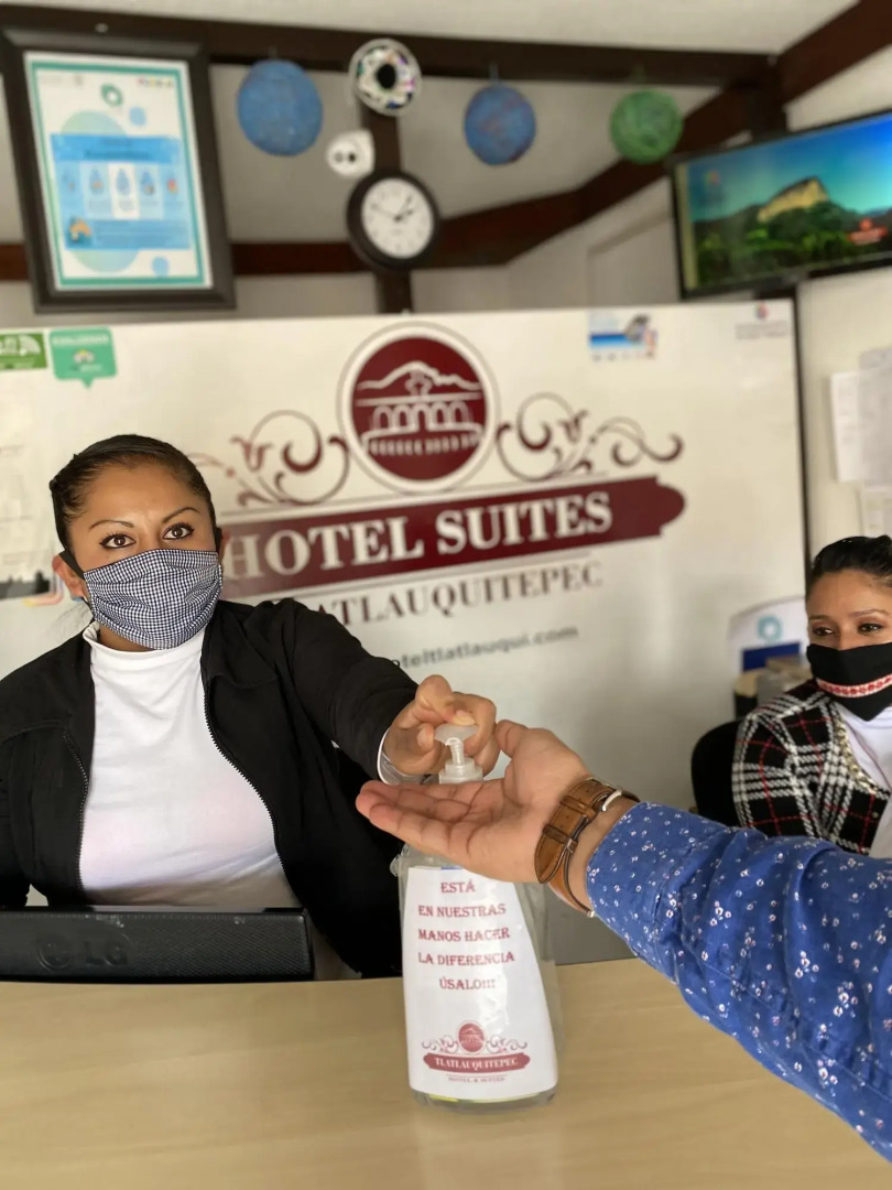 Hotel & Suites Cerro Rojo