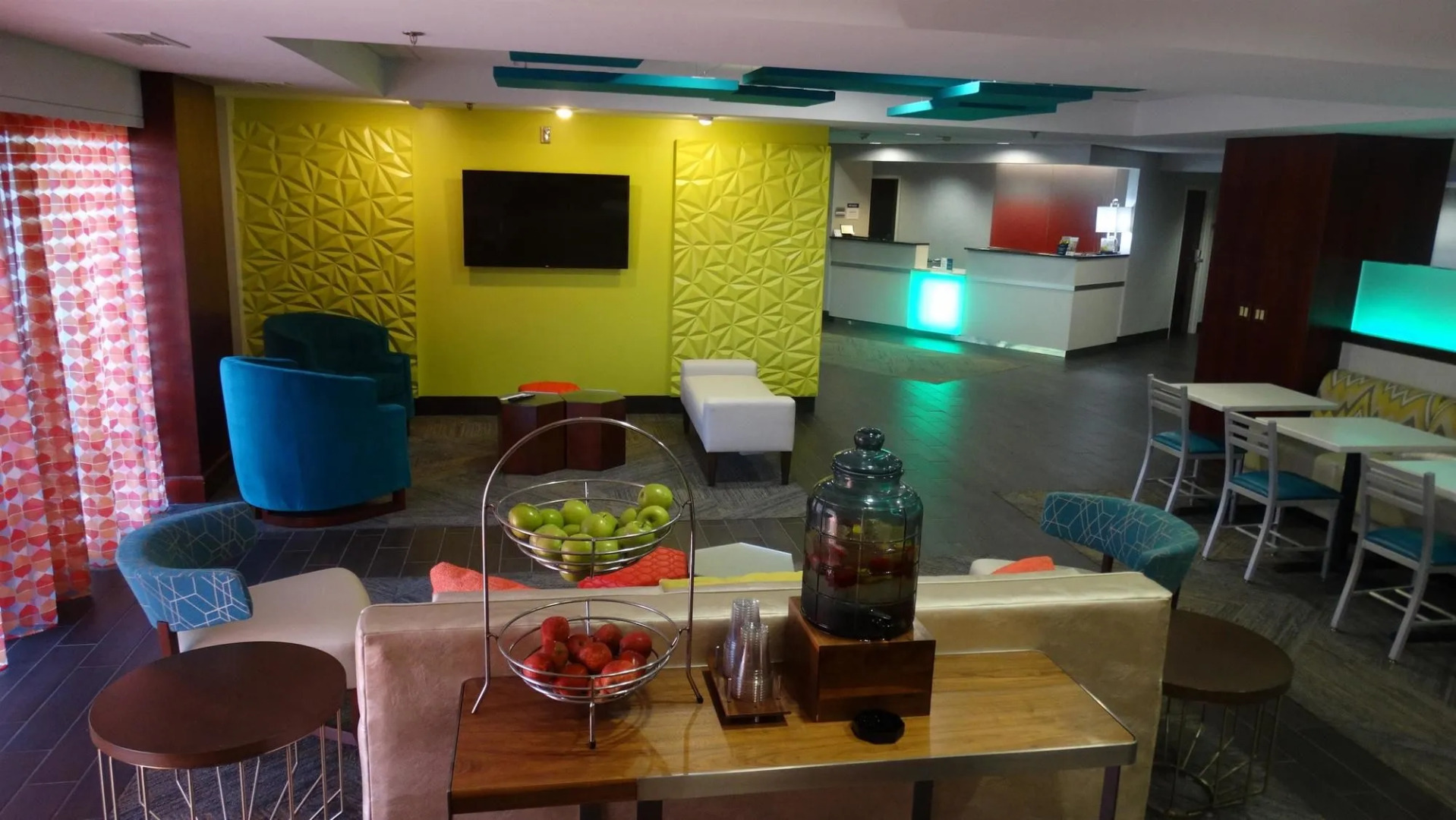 Holiday Inn Express & Suites Cincinnati Riverfront by IHG