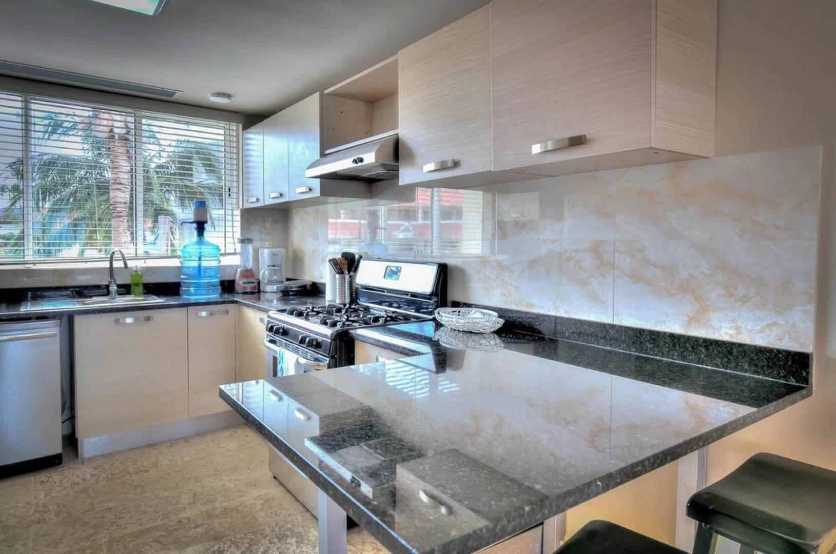 Beachfront Glamorous Apartment With Ocean Views