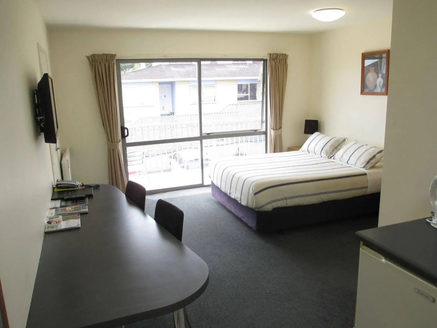 Bay Crest Motor Lodge