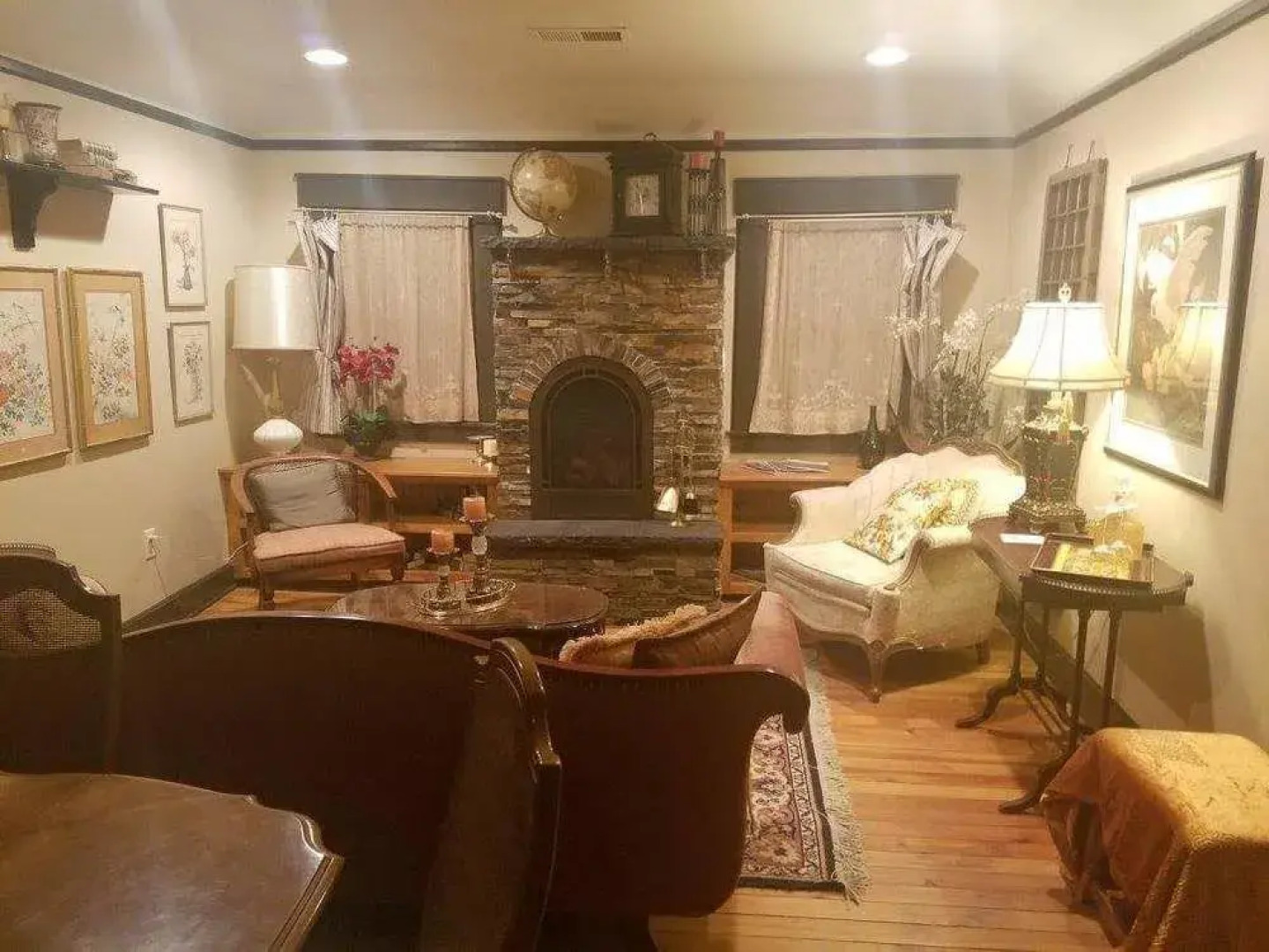 The Rusted Poppy Inn