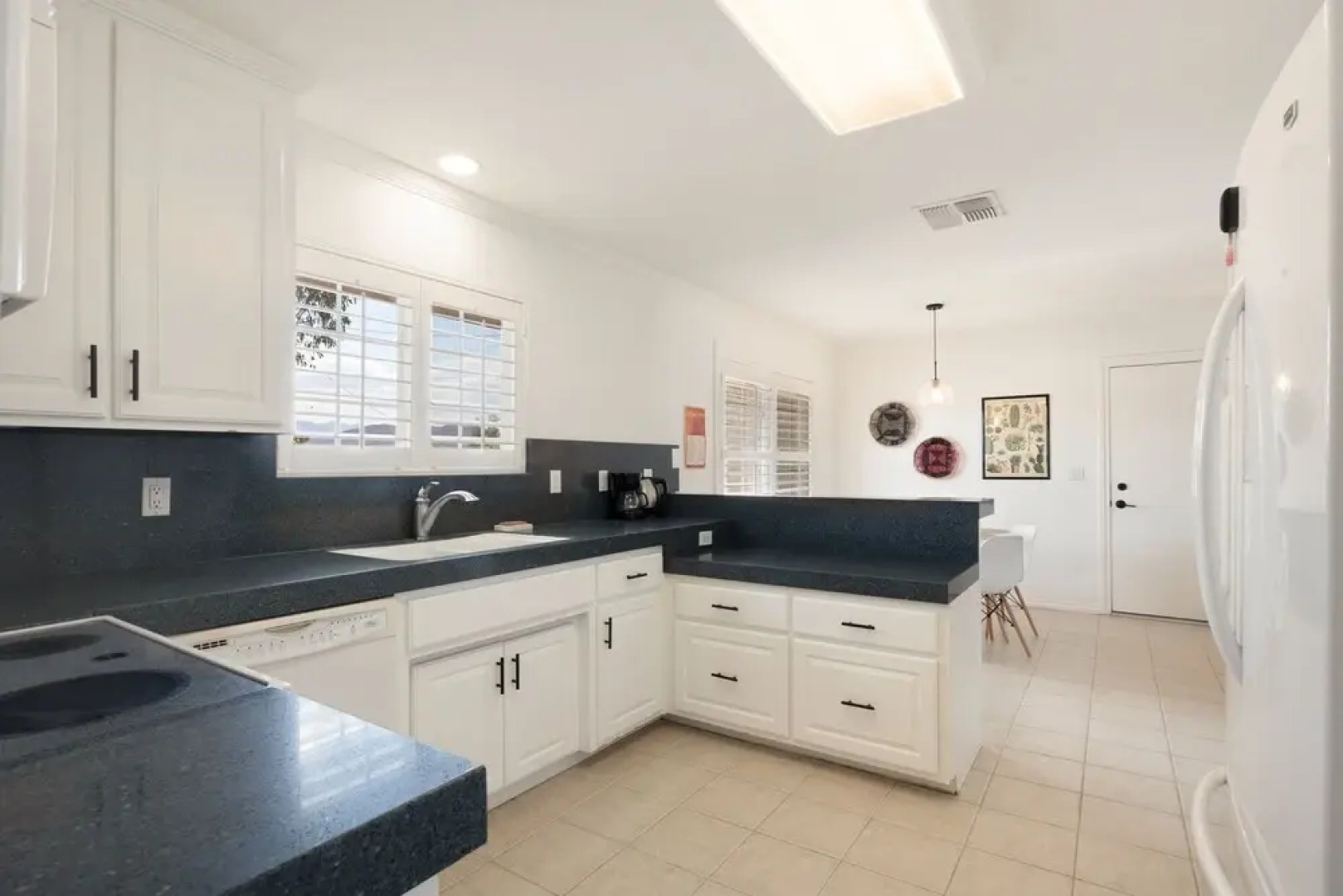 Roadrunner Inn - Pool, Hot Tub, Bbq And Fire Pit! 2 Bedroom Home by RedAwning