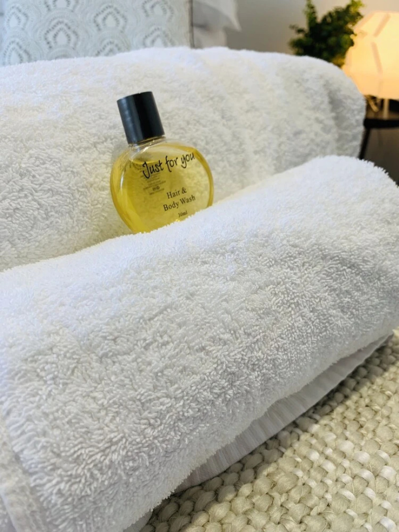 SA Today Farnham with Fibre Wi-Fi & Netflix