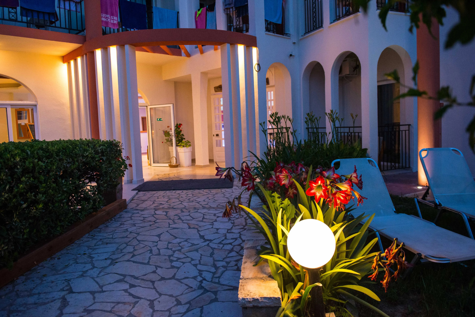 Silver Beach Hotel And Annexe Apartments