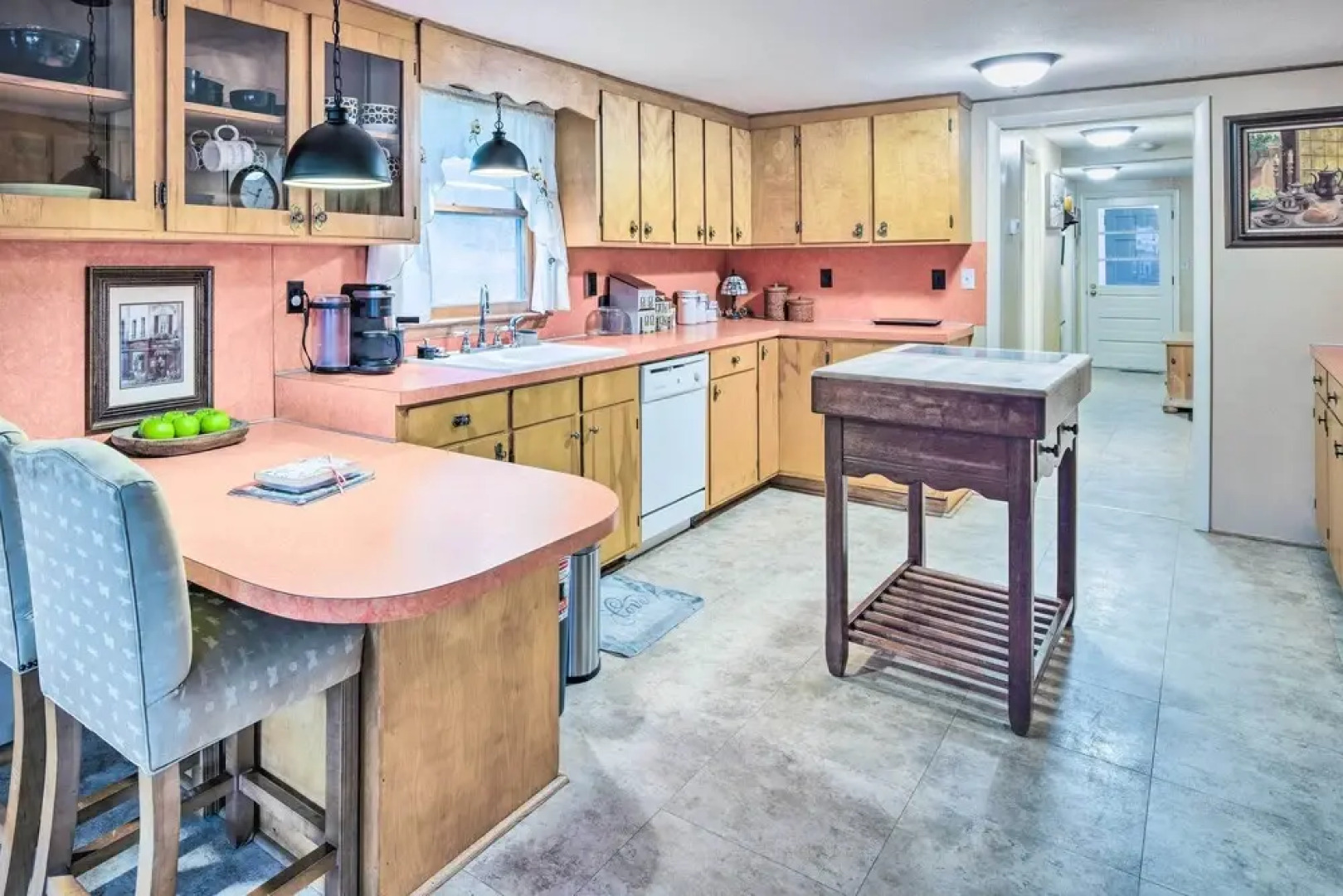 Horse Shoe Getaway - Porch, Grill & Fire Pit!