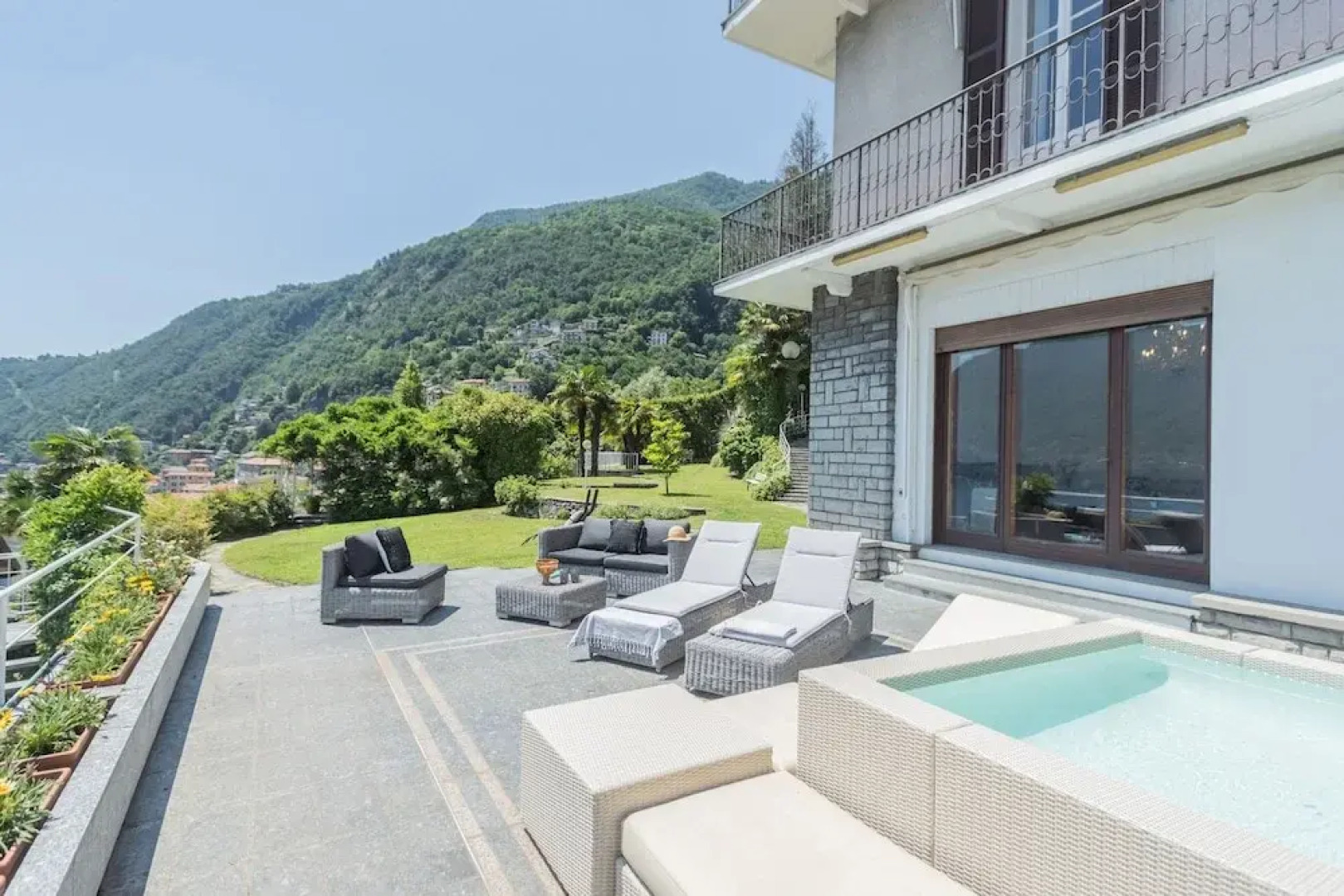 Villa Chiara Moltrasio With Private Garden by Rent all Como