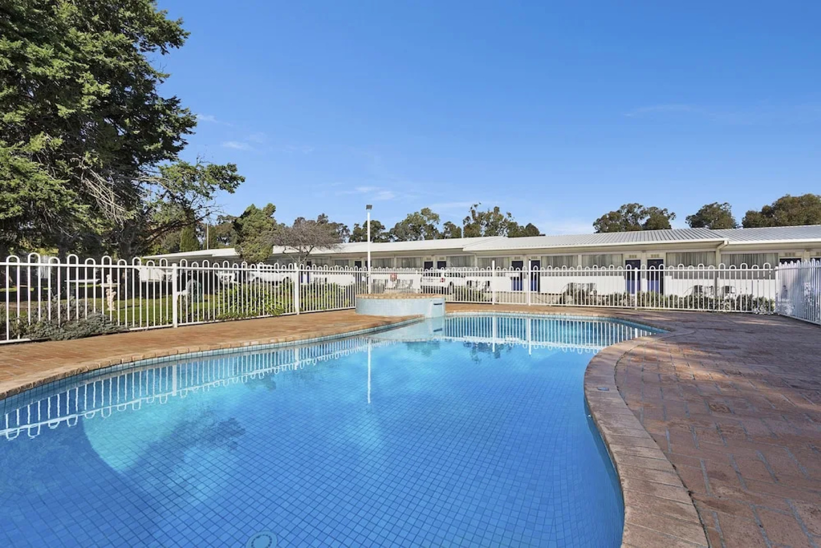 Byer Fountain Motor Inn, Holbrook