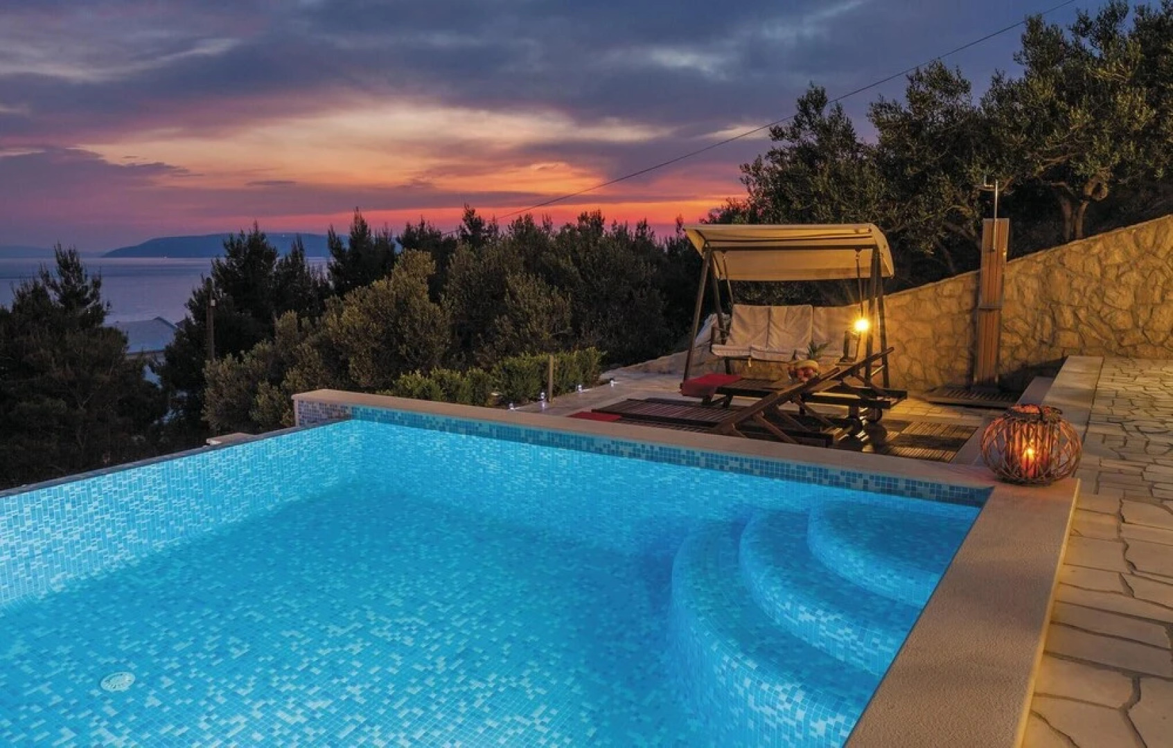 Beautiful Home in Makarska With Wifi and 7 Bedrooms