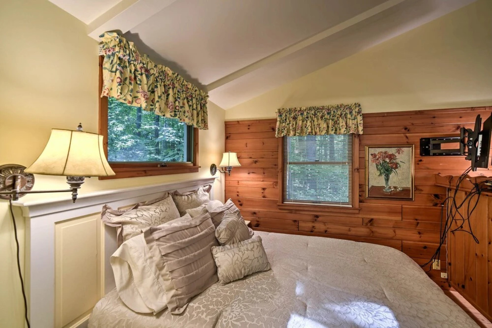 'pine Cottage' Duplex w/ Deck: Walk to State Park!