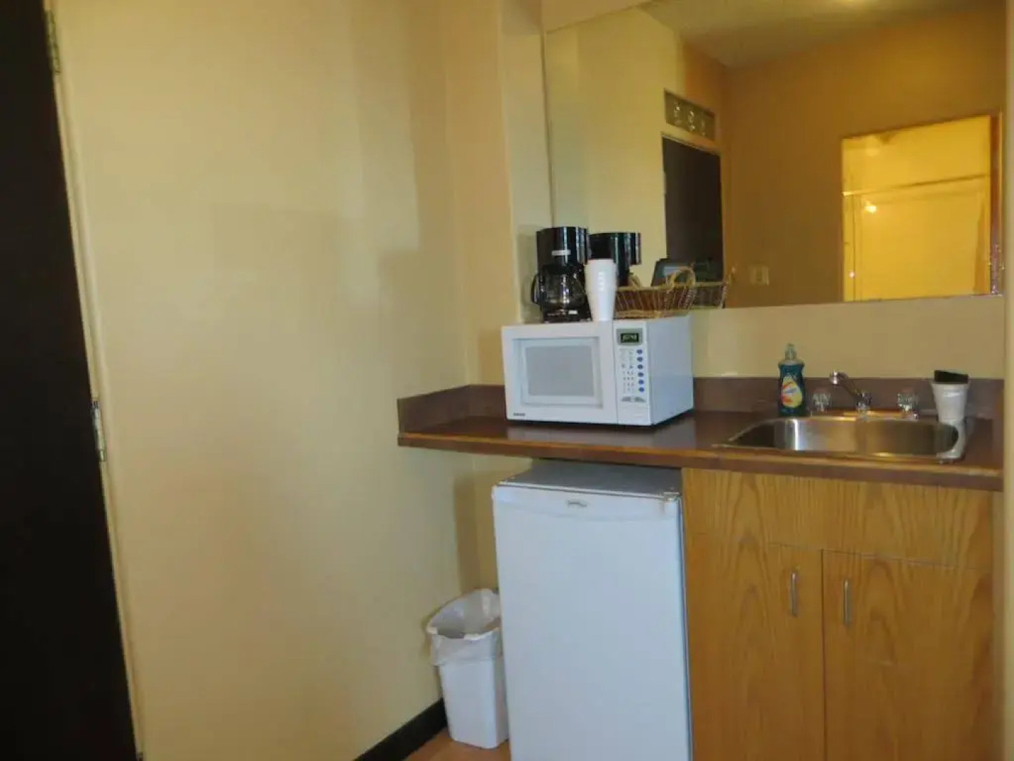 Athabasca Valley Inn & Suites