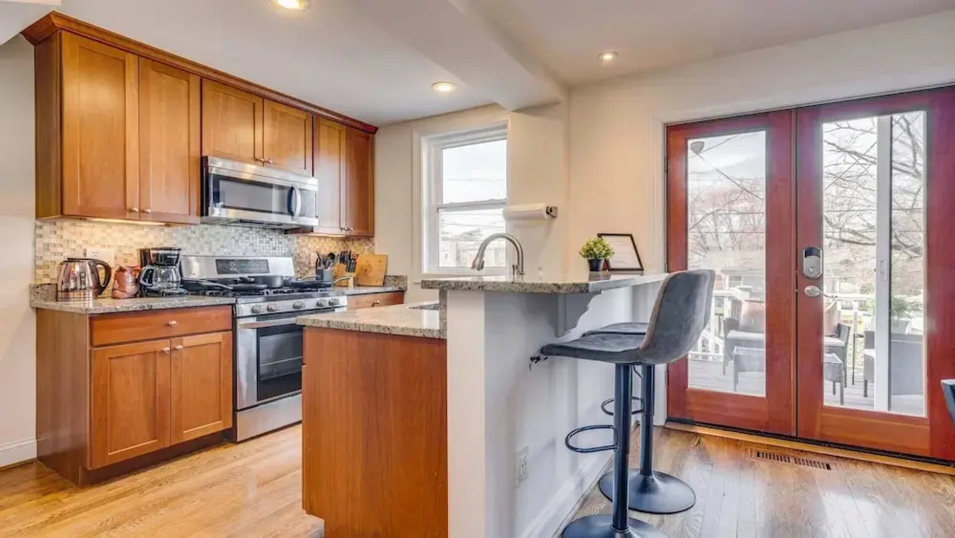 Spacious Colonial House in Alexandria | CozySuites