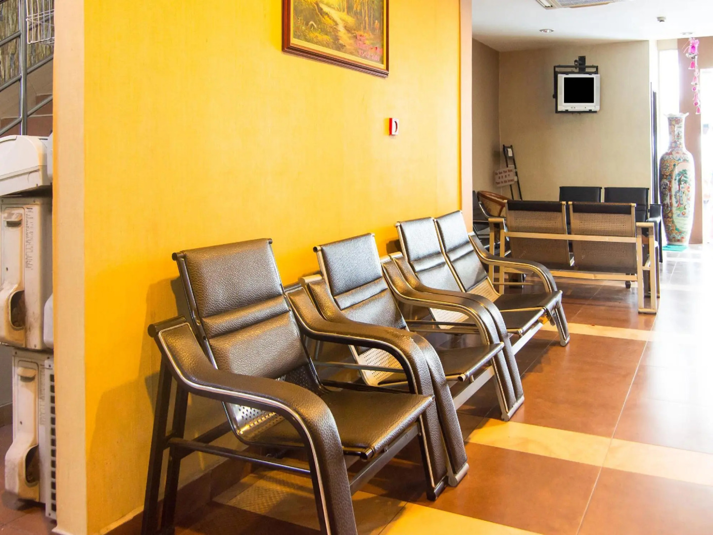 SUPER OYO 89408 Royal Hotel