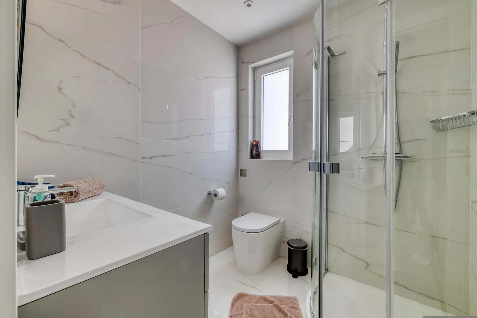 Stunning 3BR Apartment With Marina Views