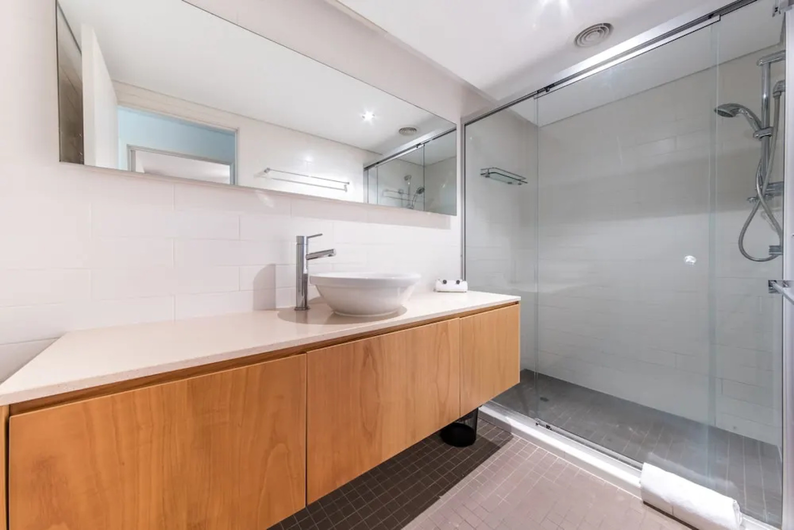 Azure Seas Executive - Airlie Beach