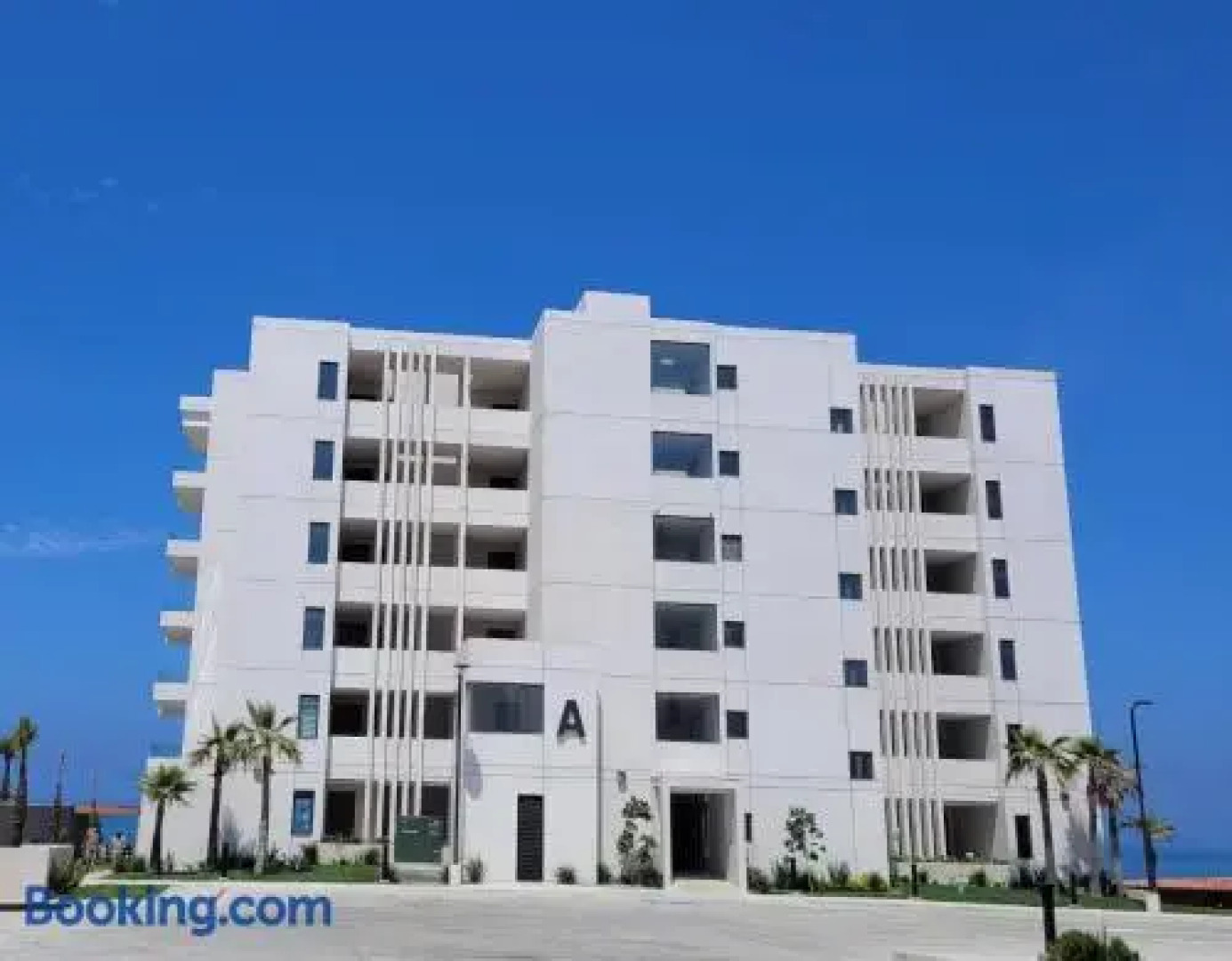 Beachfront Luxury Condo Pool Jacuzzi