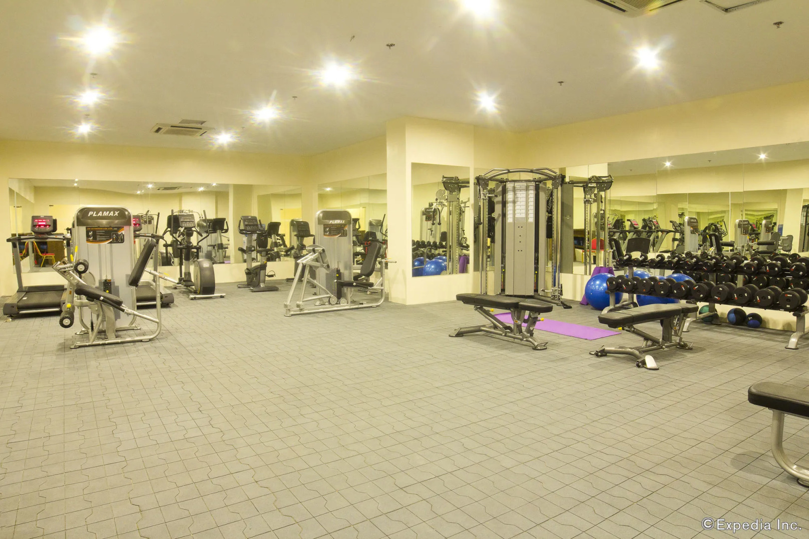 Golden Phoenix Hotel - Manila