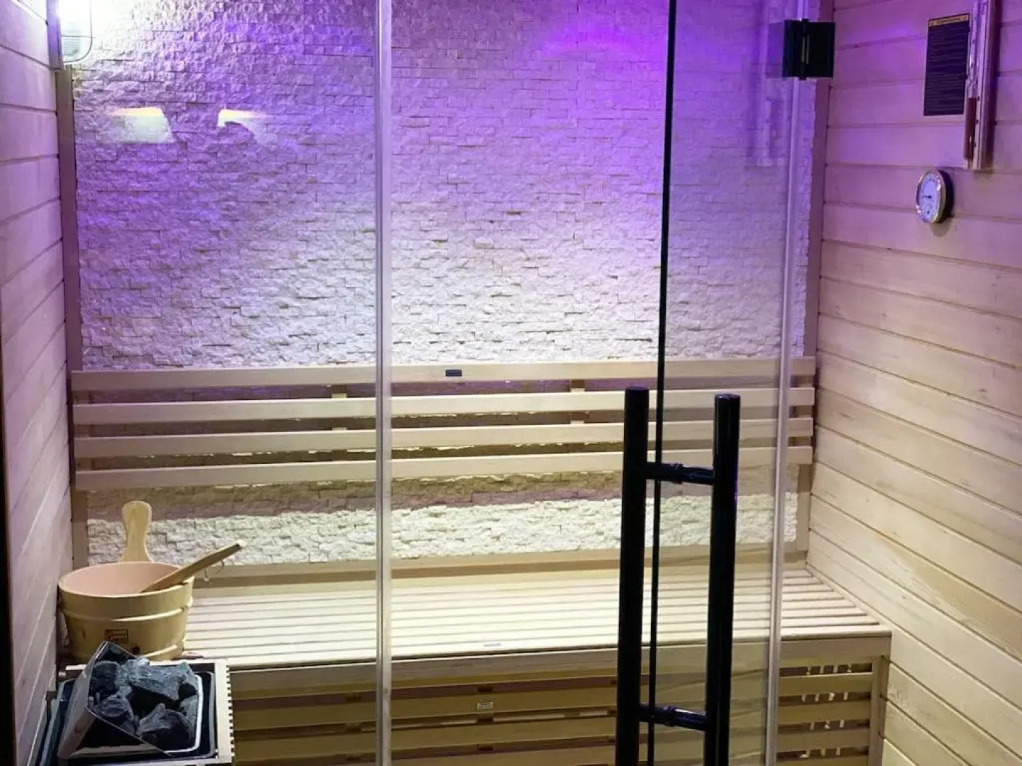 Capsule Gaming balnéo & billard & babyfoot & sauna 2 chambres