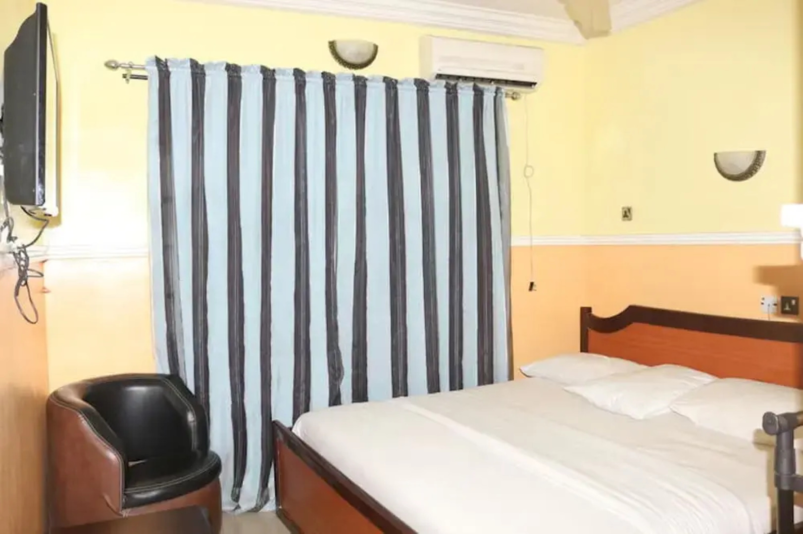 Lifeline Hotel and Suites