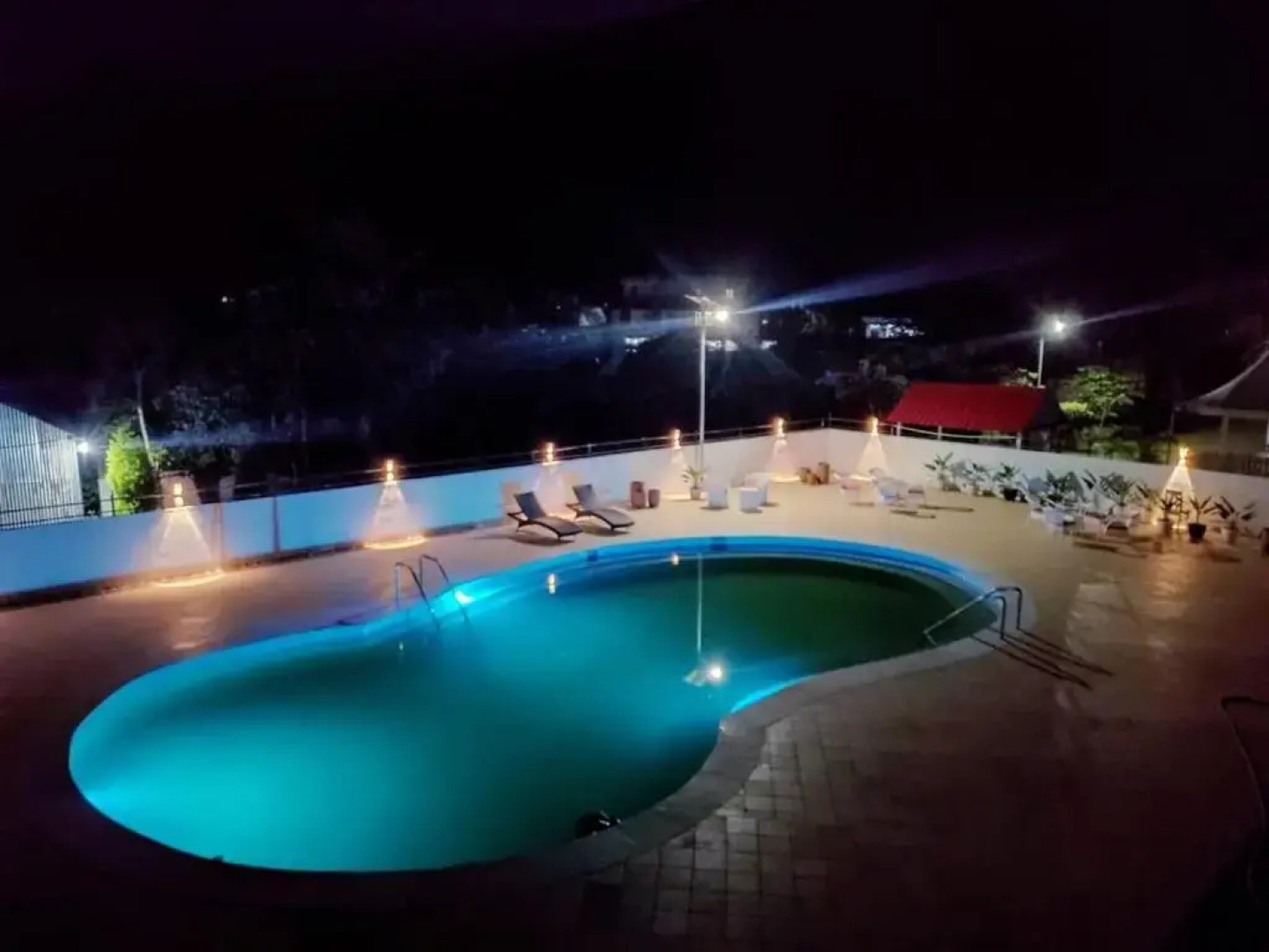 Shalom Farmhouse by the hillside