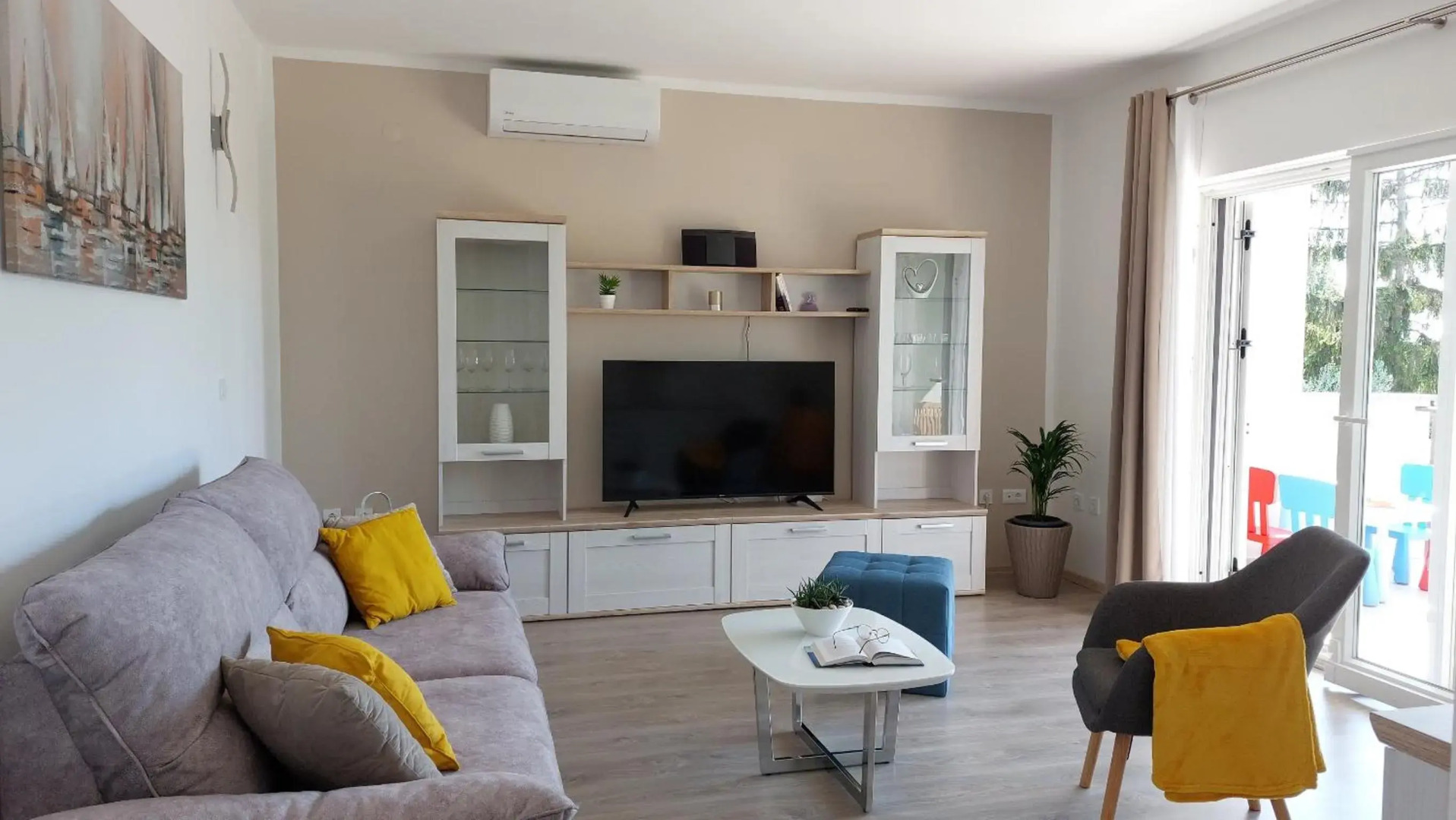 Villa Amoena with pool and sauna near Novigrad