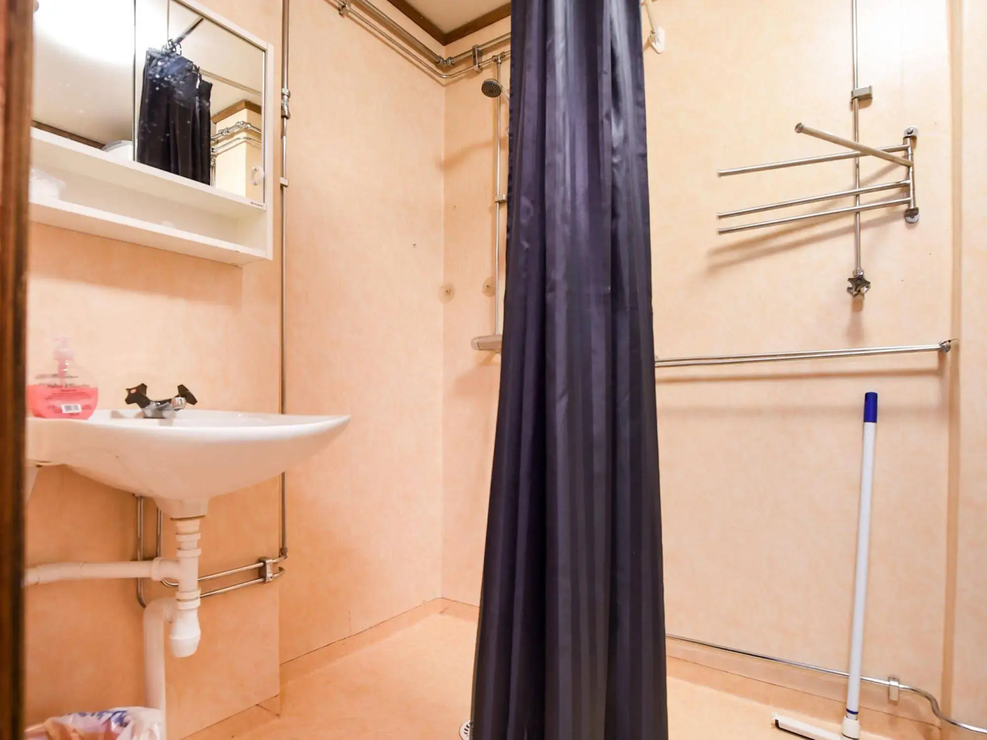 Abisko Guesthouse  & Activities