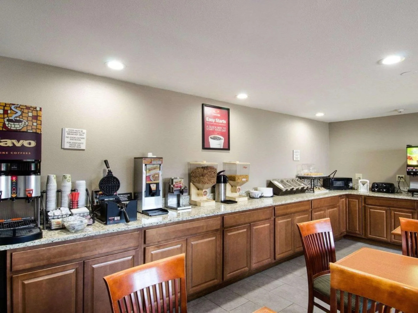 Econo Lodge Inn & Suites