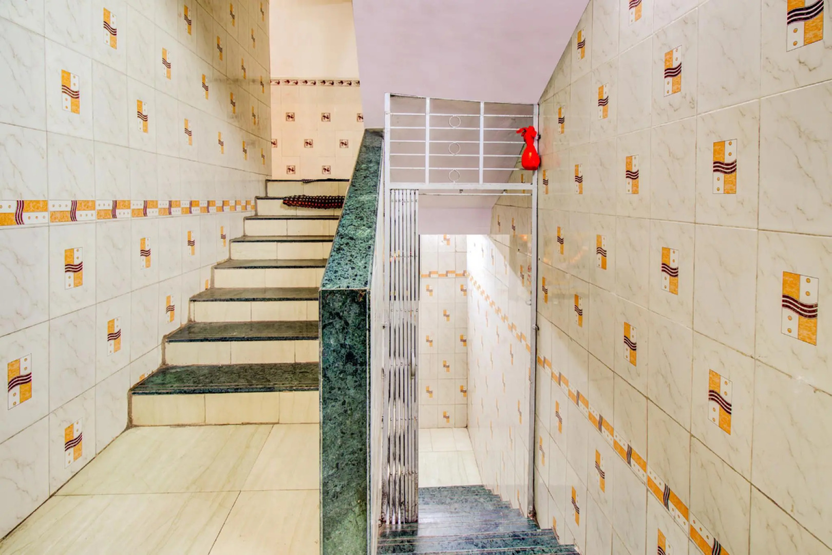 SPOT ON 62891 Viraj Lodging & Boarding