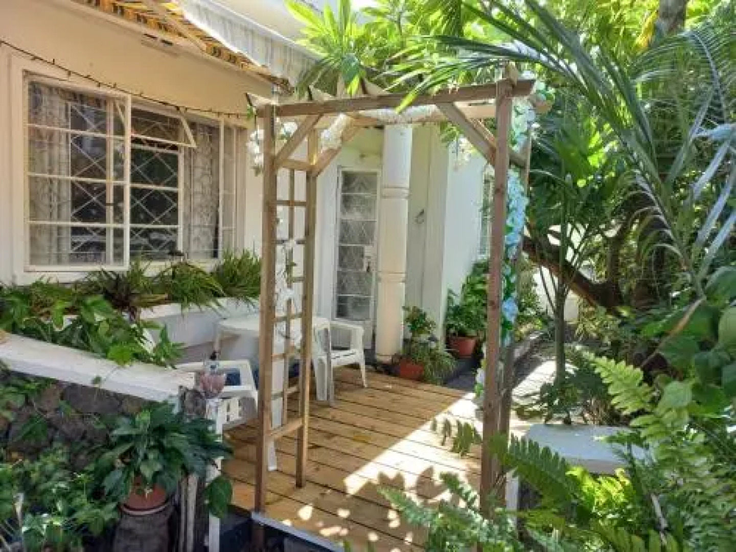 Open Air Café & Apartment