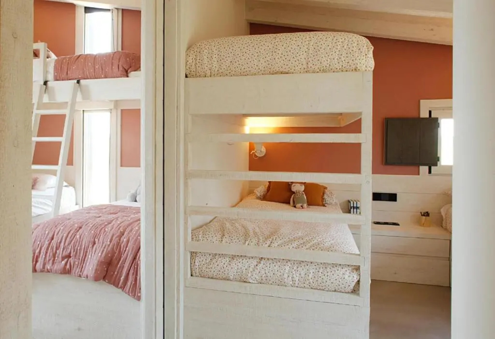 FridaysFlats, Beautiful Villa With Pool