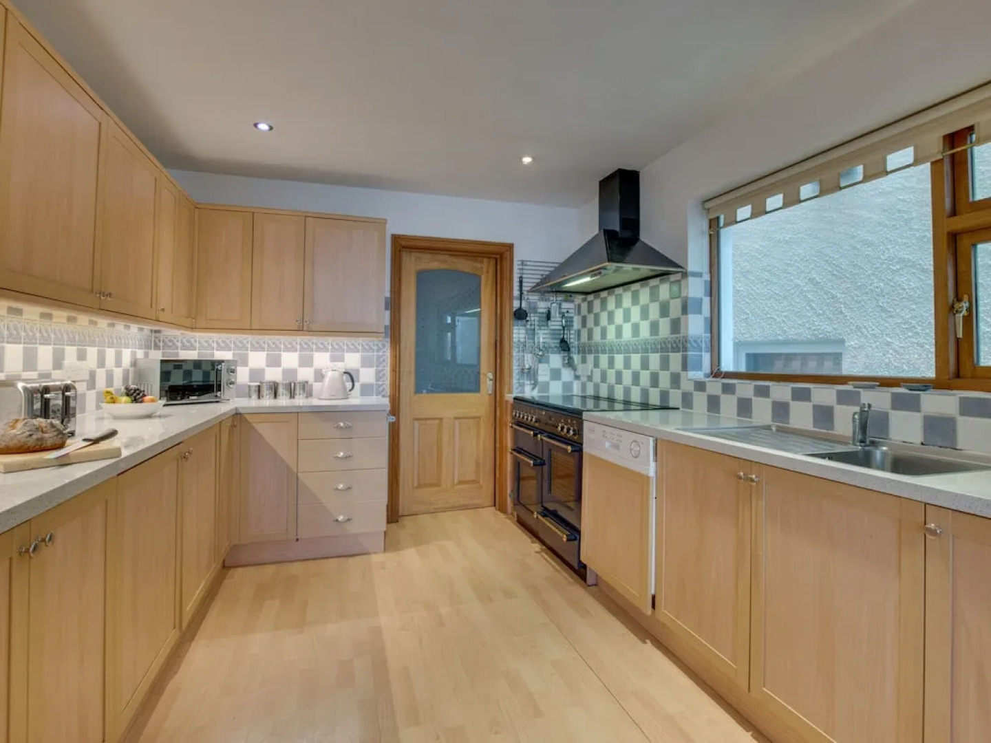 Wonderful Holiday Home With Beautiful Views and Sliding Doors to a Luxury Terrace