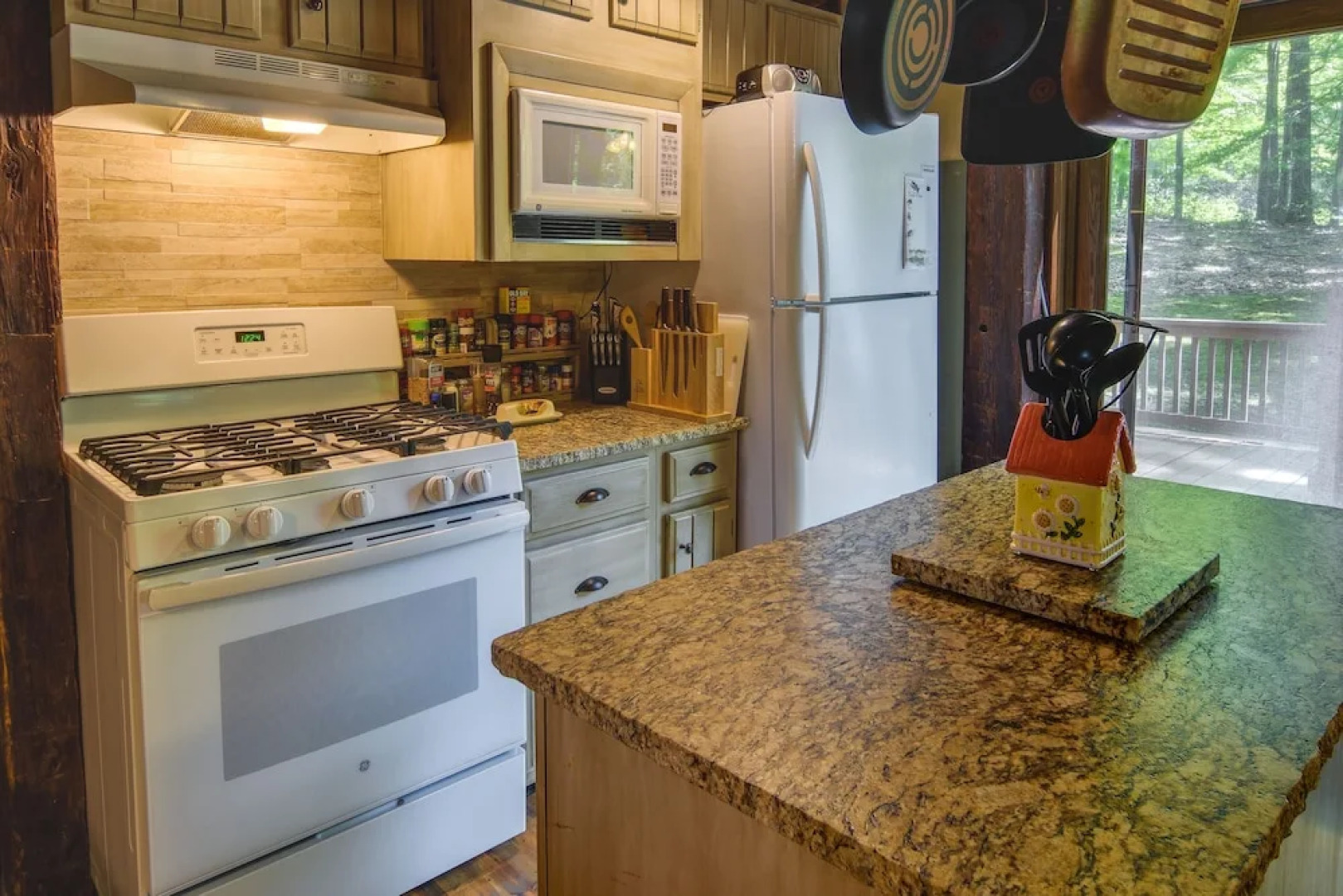 Resort Amenities: Family-friendly Dubois Cabin