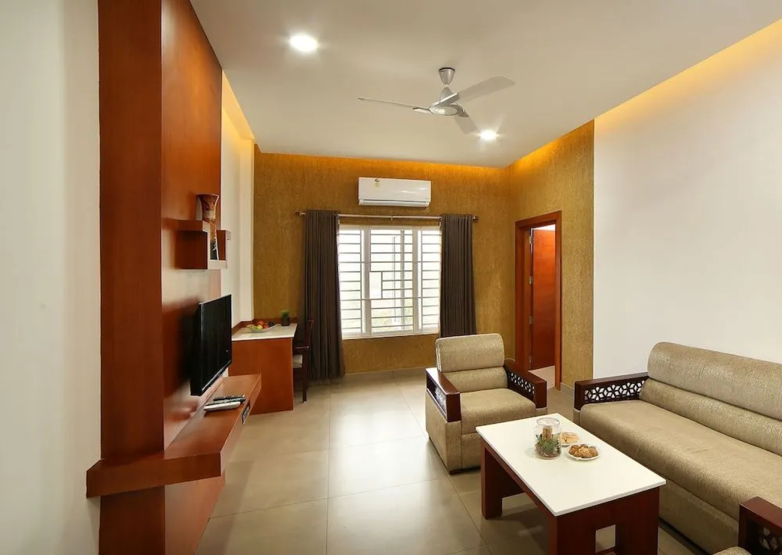 Kgees- HillTown Hotel